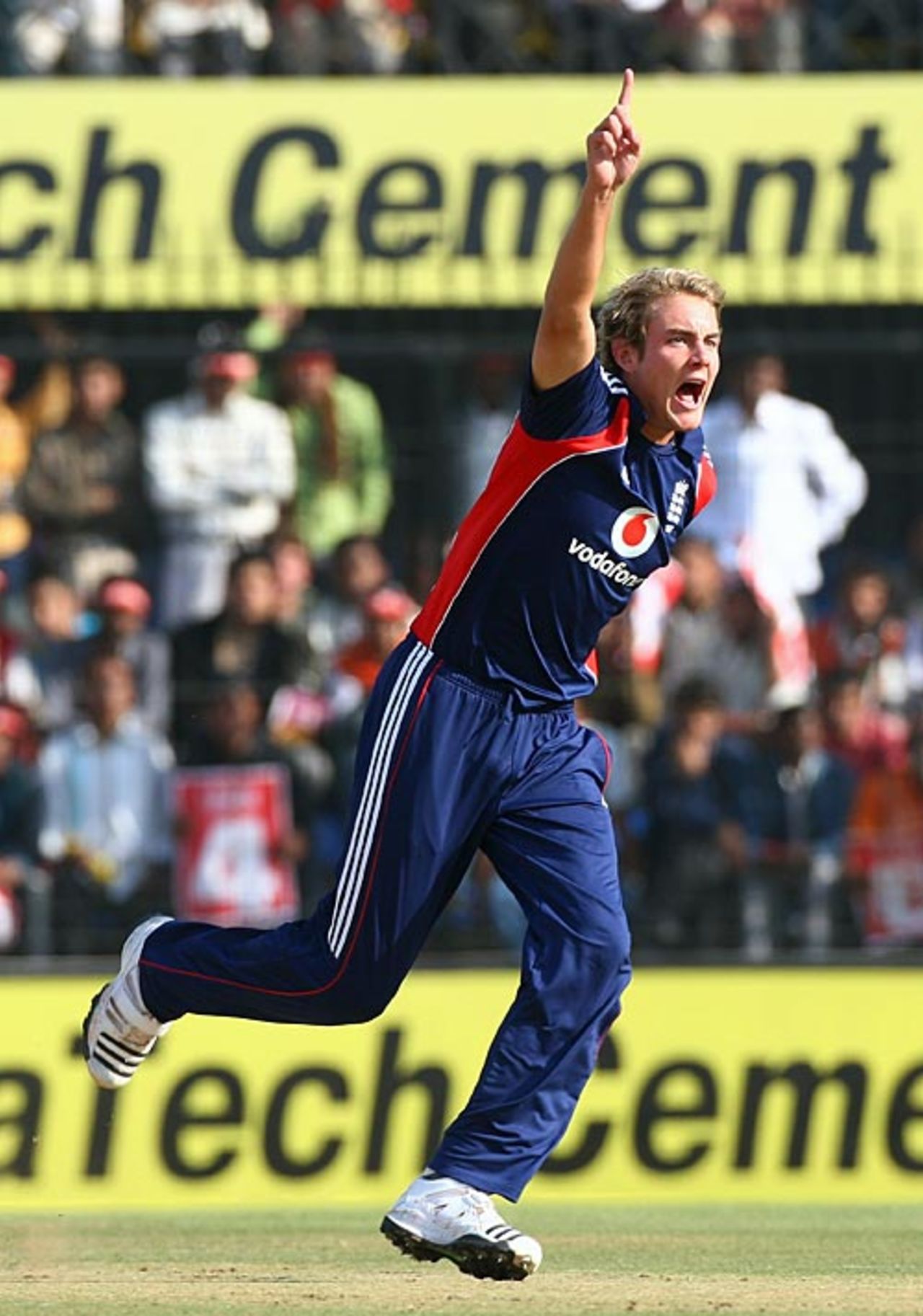Stuart Broad is ecstatic after picking up Virender Sehwag's wicket, India v England, 2nd ODI, Indore, November 17, 2008