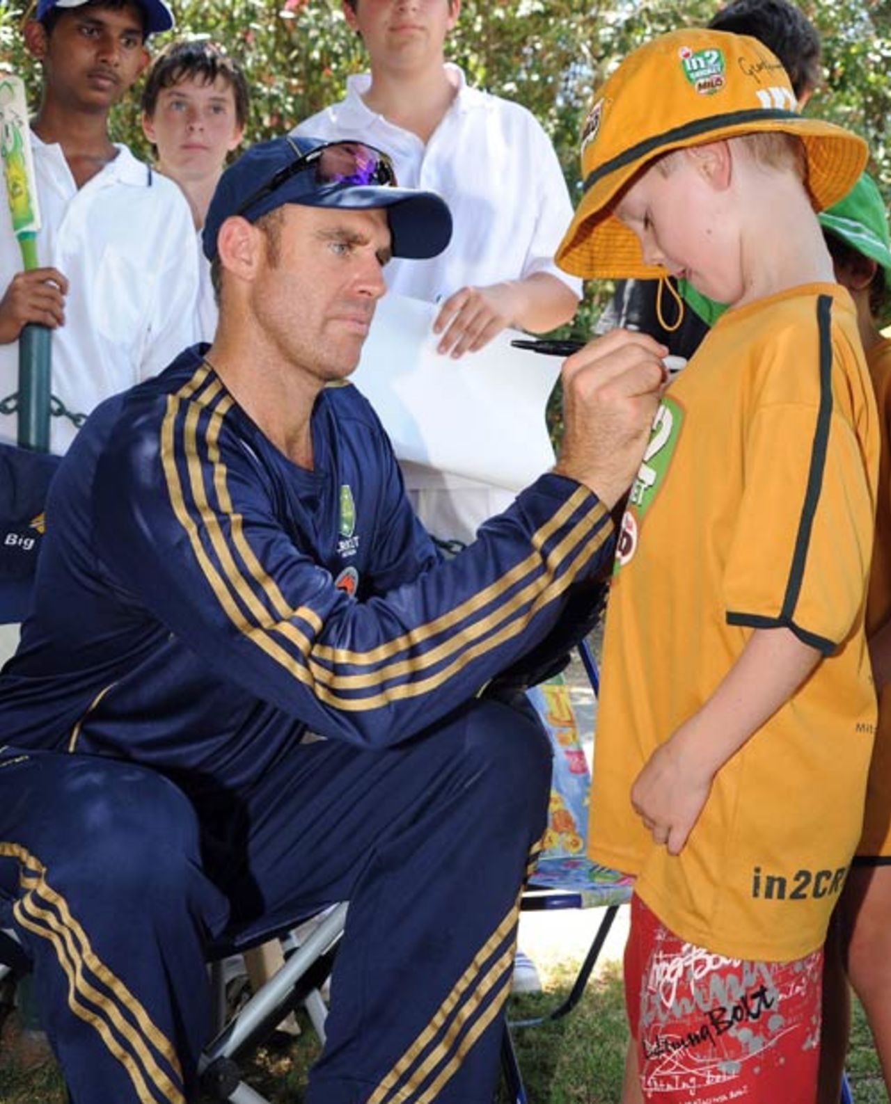 Matthew Hayden signs autographs at the All-Star family fun day, Brisbane, November 16, 2008