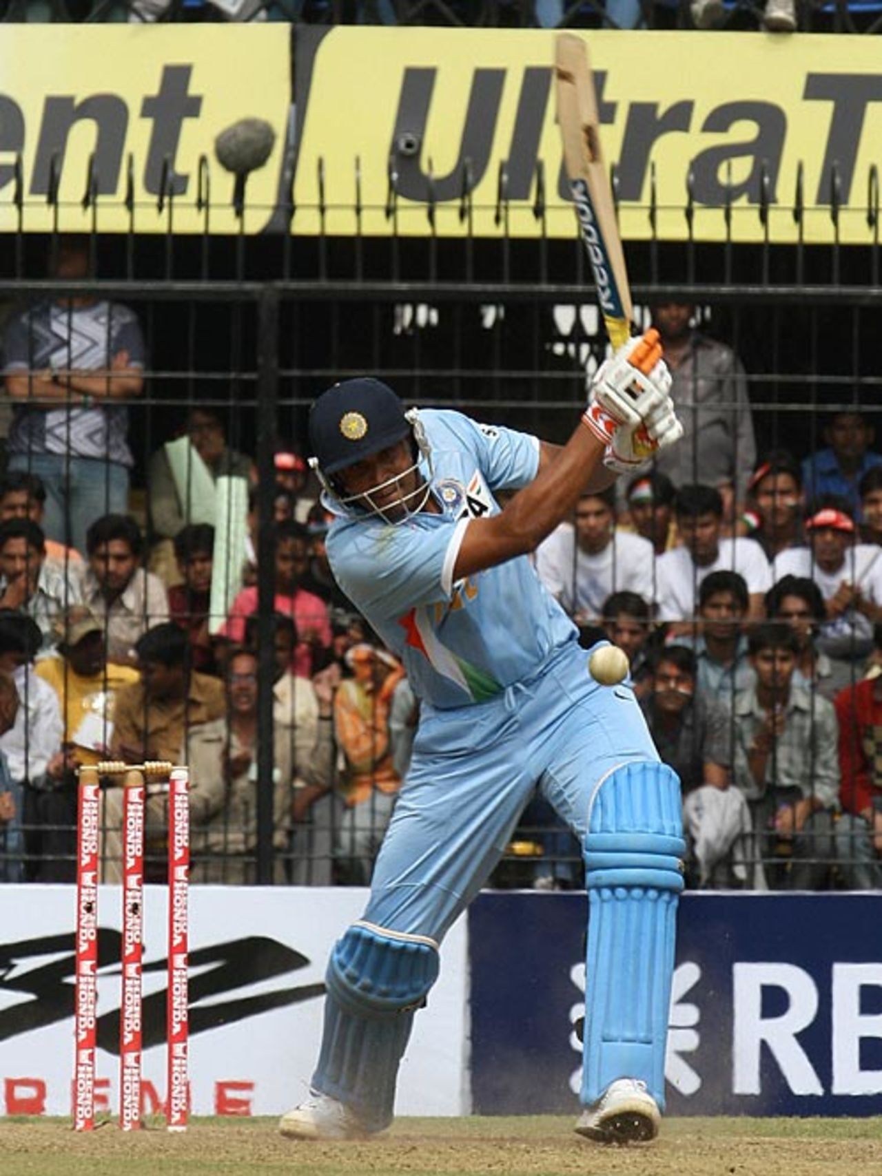 Yusuf Pathan shifts gears, India v England, 2nd ODI, Indore, November 17, 2008
