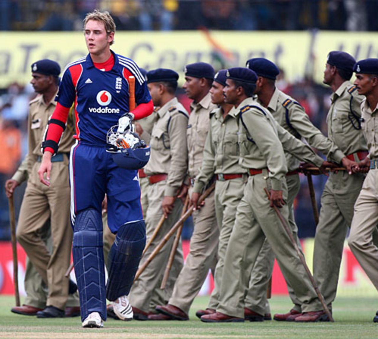 Stuart Broad was the last batsman to be dismissed, India v England, 2nd ODI, Indore, November 17, 2008