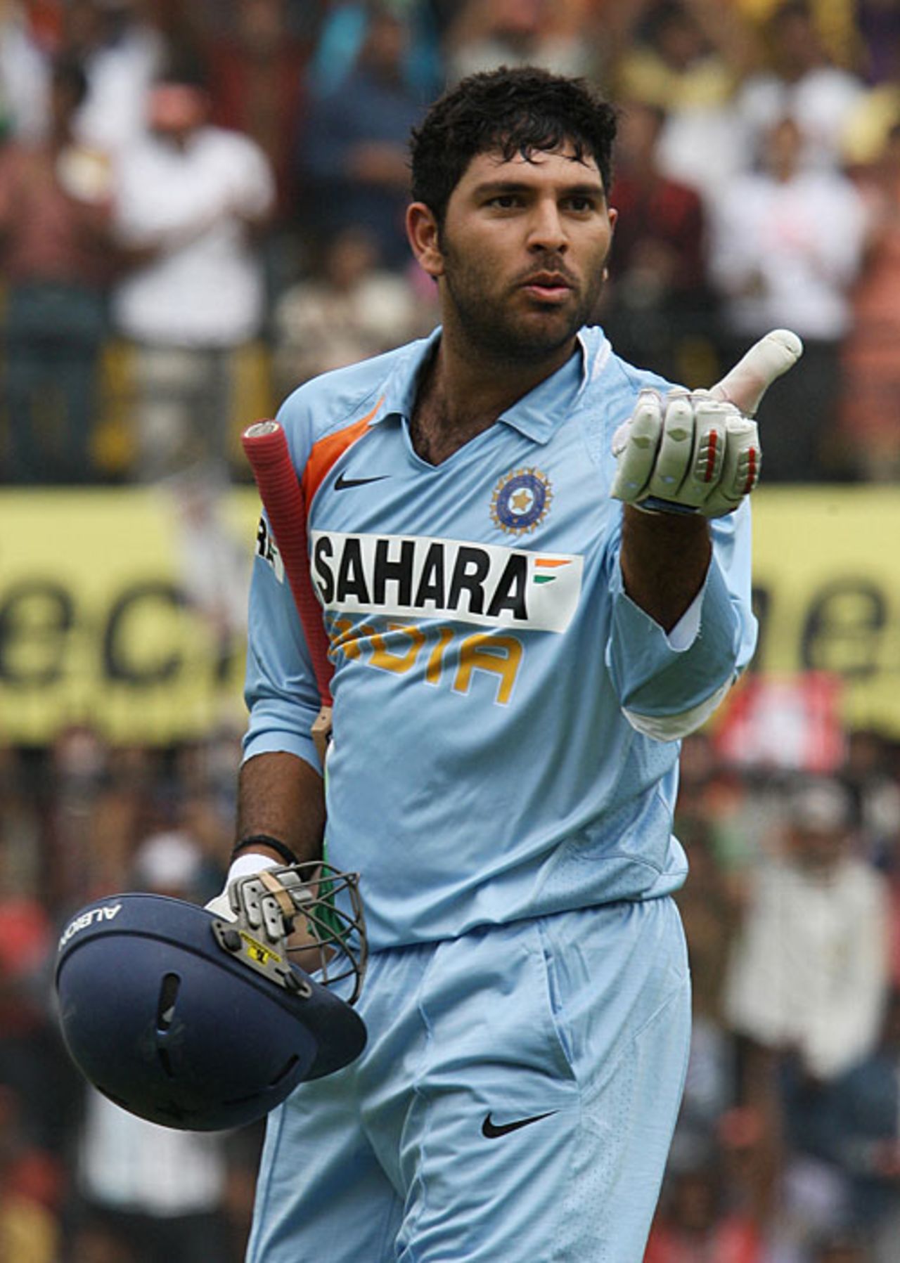 Yuvraj Singh blows a kiss to the pavilion, India v England, 2nd ODI, Indore, November 17, 2008