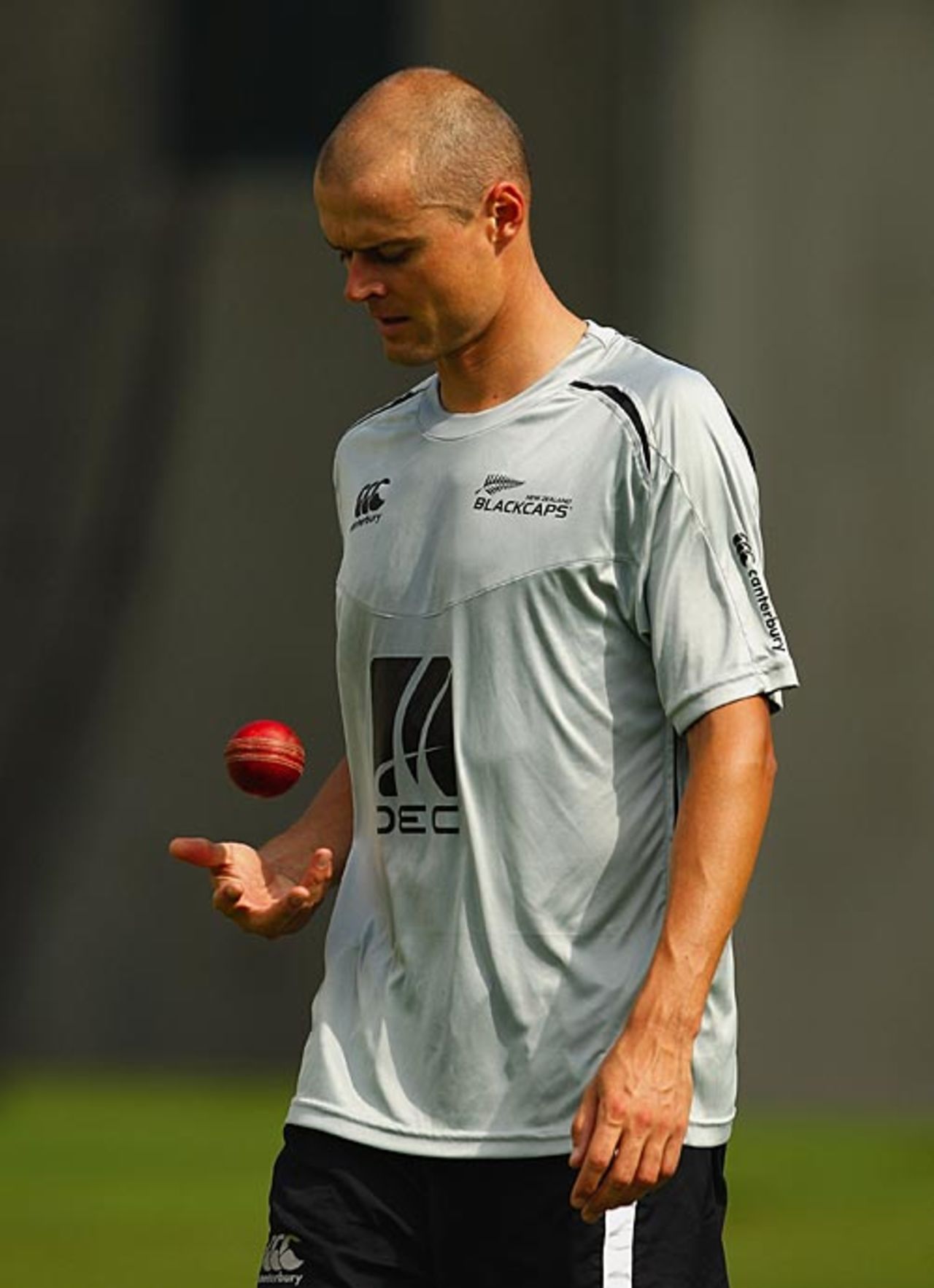 Chris Martin gears up to bowl, Brisbane, November 19, 2008