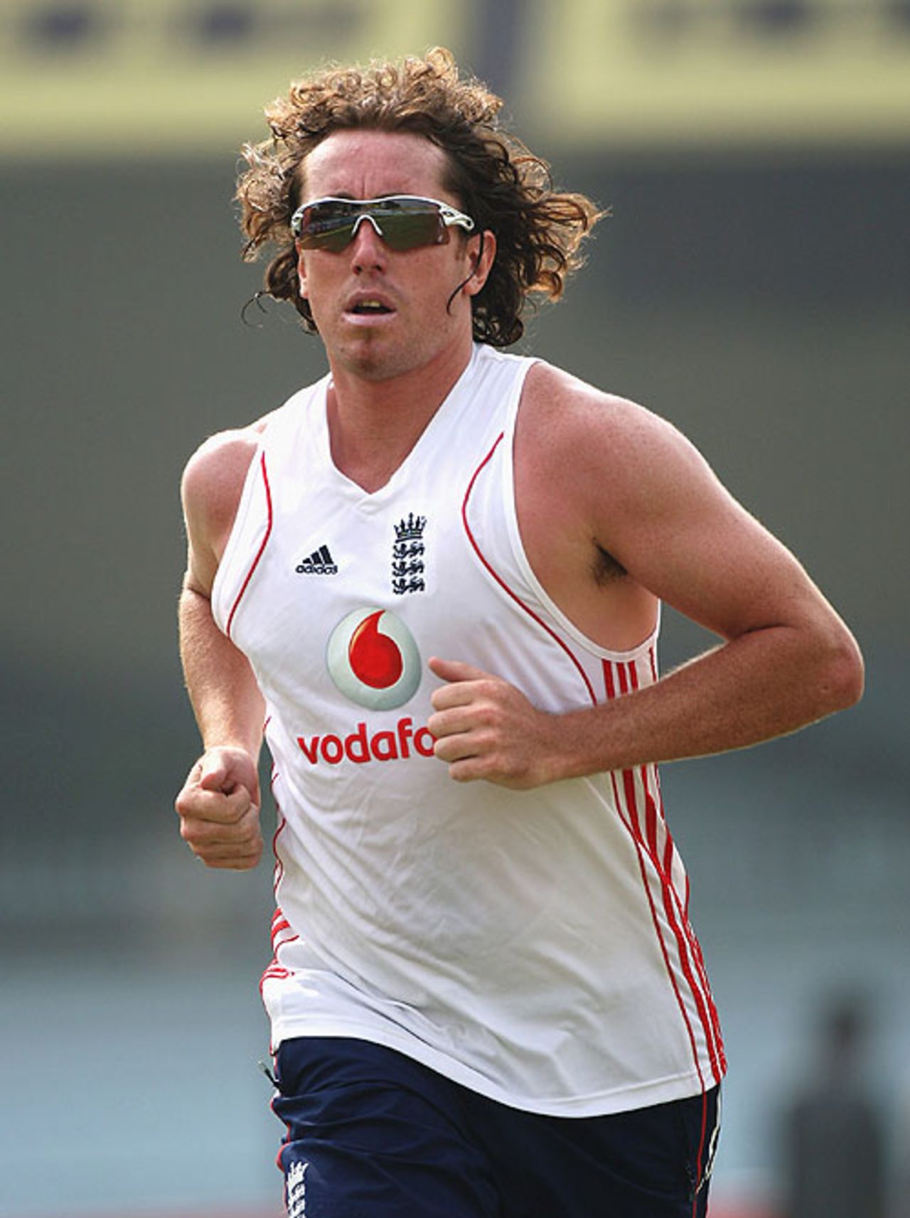 Ryan Sidebottom jogs during practice at Kanpur, England v India, 3rd ODI, November 19, 2008