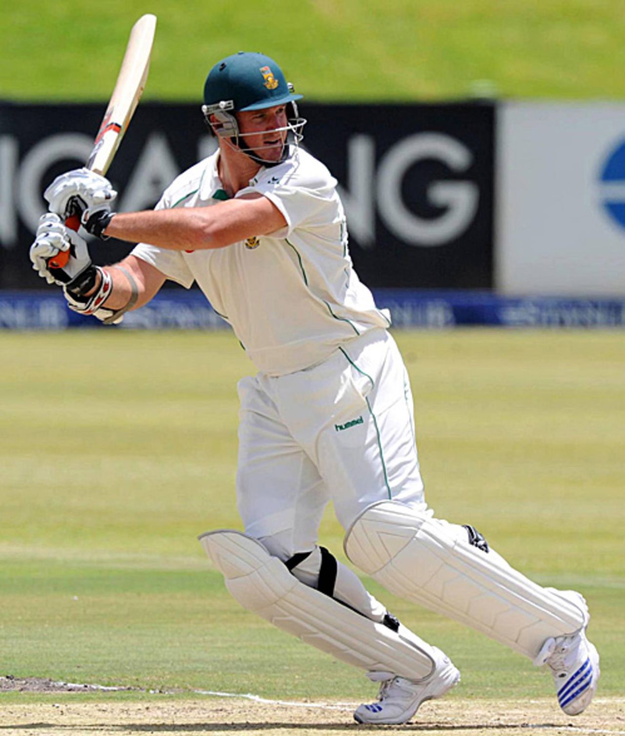 Graeme Smith back-cuts as South Africa dominated the first Test, South Africa v Bangladesh, 1st Test, Bloemfontein, November 19, 2008