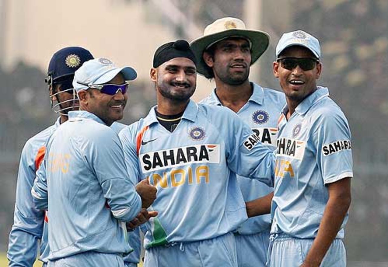 Harbhajan Singh took his 200th ODI wicket, India v England, 3rd ODI, Kanpur, November 20, 2008