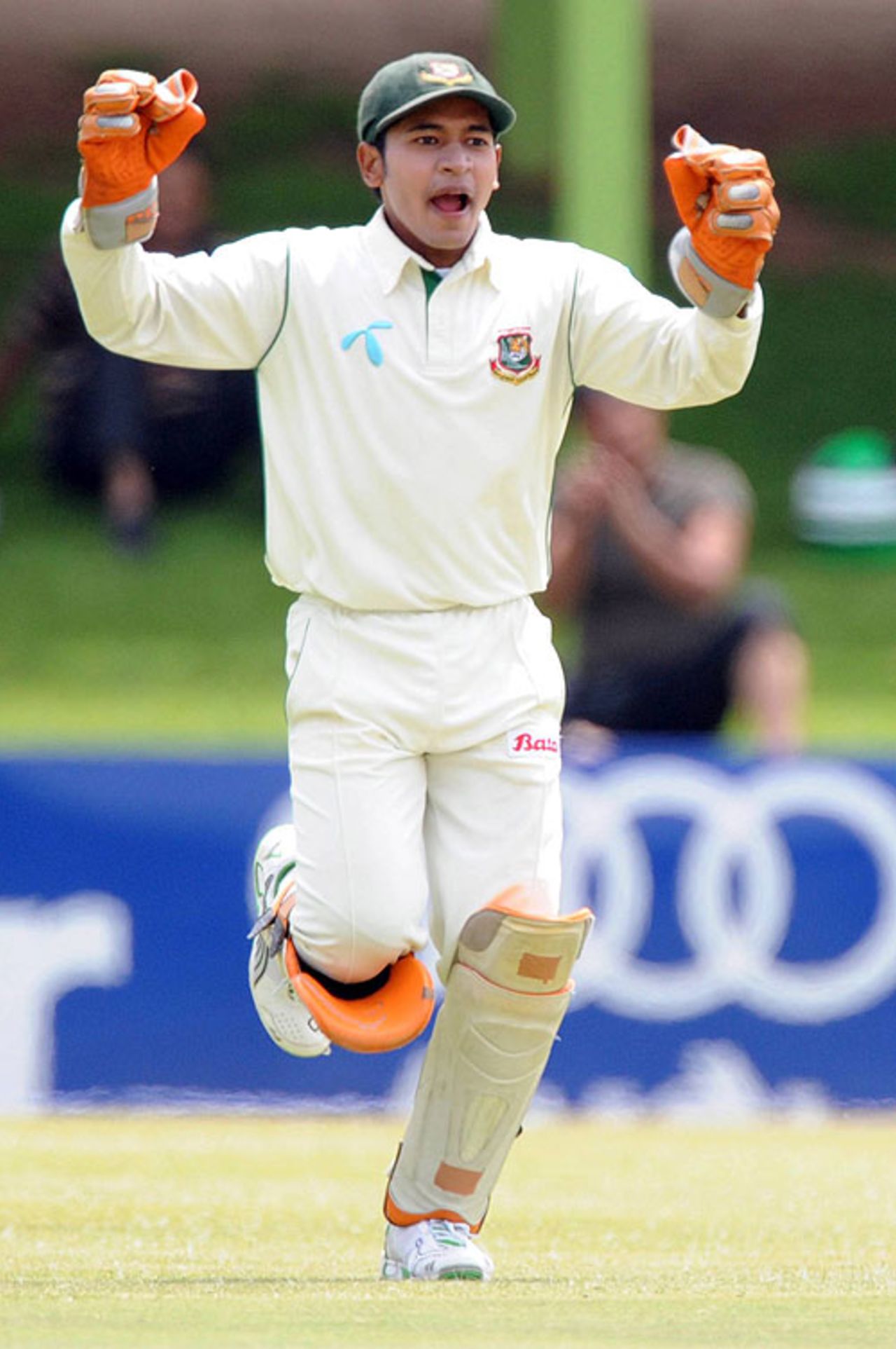 Mushfiqur Rahim appeals on an encouraging morning for Bangladesh, South Africa v Bangladesh, 1st Test, Bloemfontein, November 20, 2008