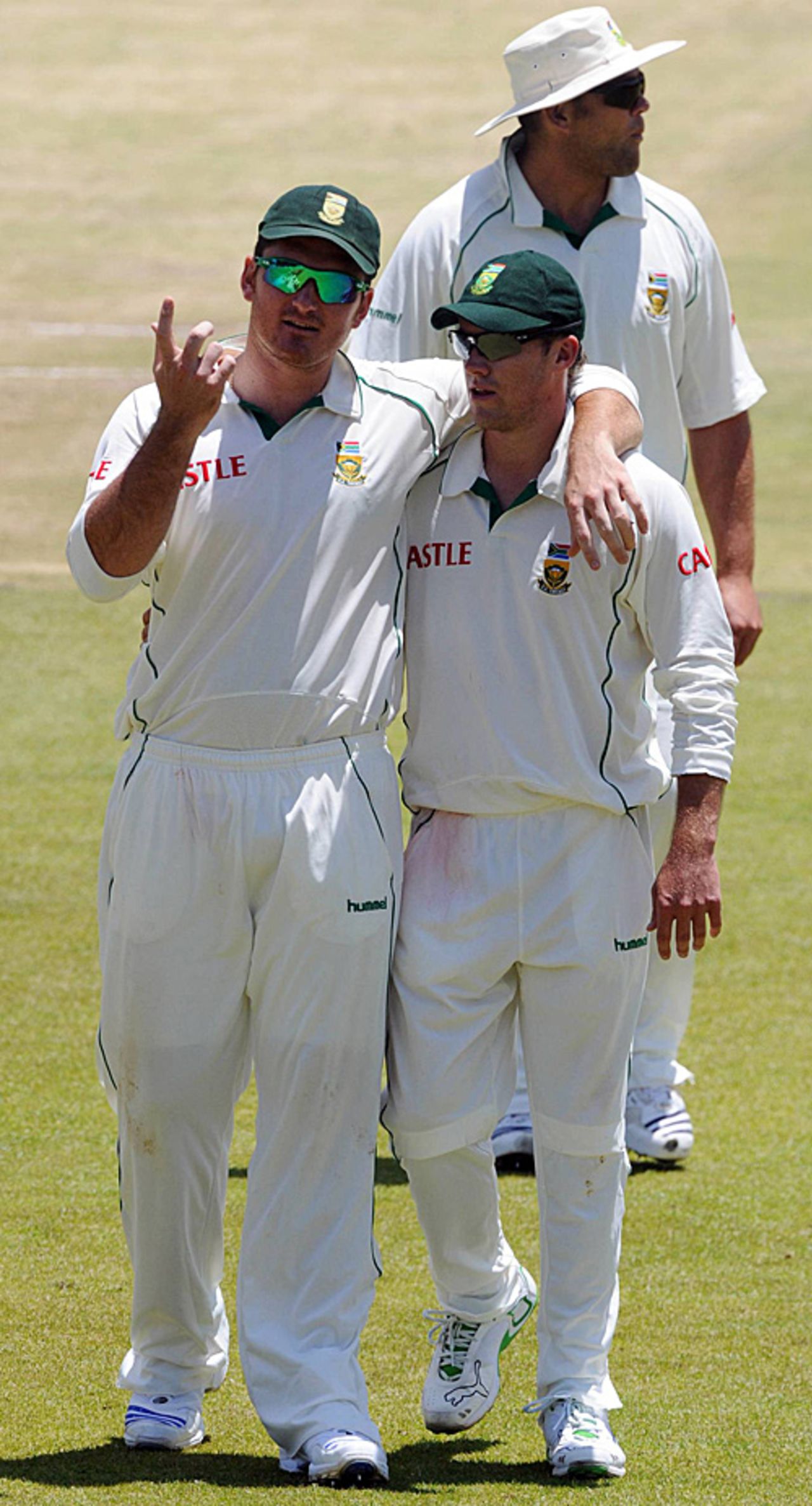 Graeme Smith and AB de Villiers celebrate South Africa's victory, South Africa v Bangladesh, 1st Test, Bloemfontein, November 22, 2008