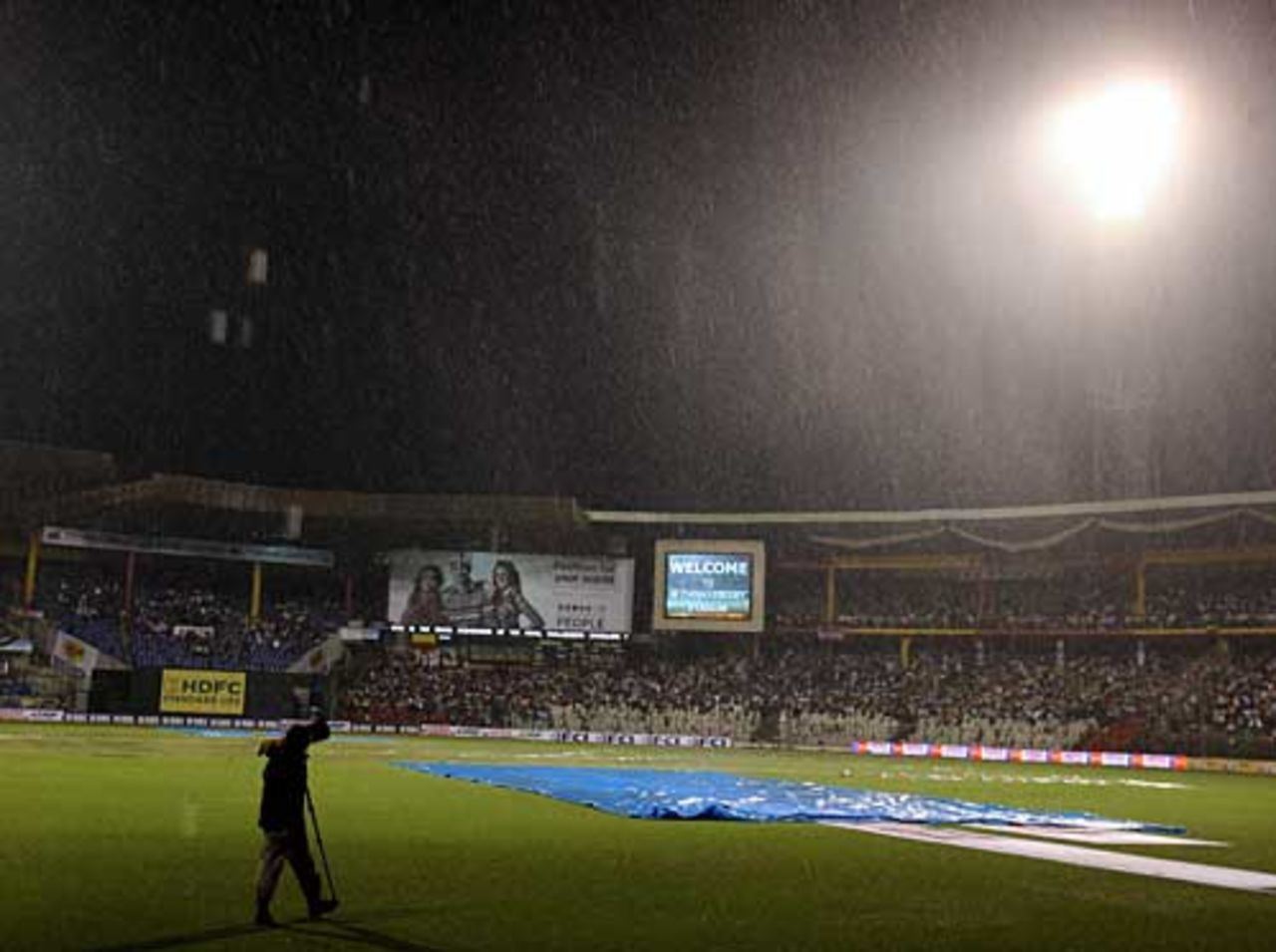 Heavy rain meant five hours of delays in Bangalore, India v England, 4th ODI, Bangalore, November 23, 2008