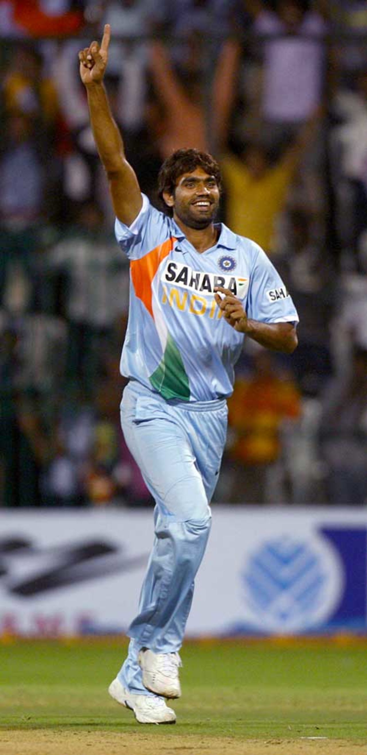 Munaf Patel struck early to remove Ravi Bopara, India v England, 4th ODI, Bangalore, November 23, 2008