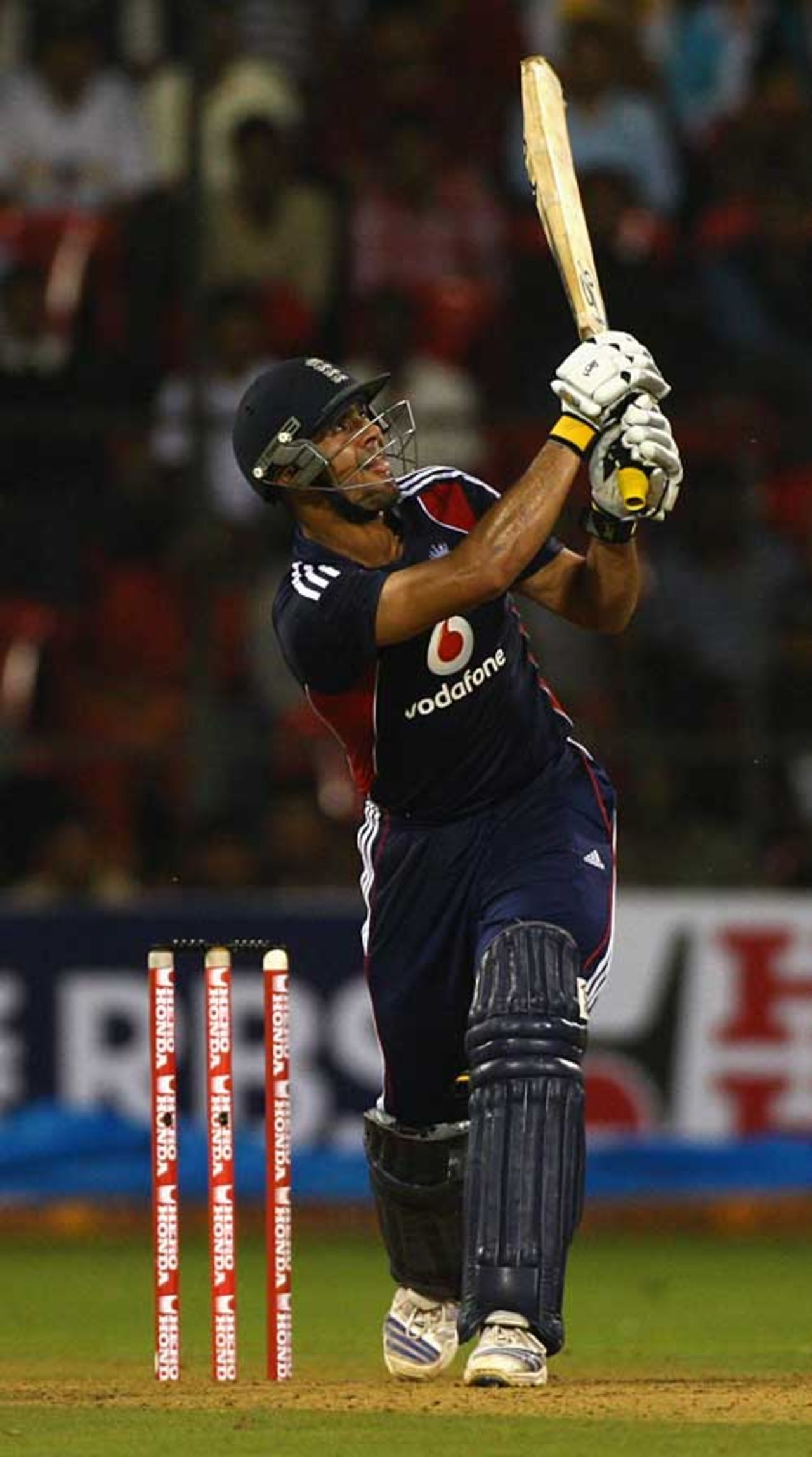 Owais Shah sparked England's chase into life, India v England, 4th ODI, Bangalore, November 23, 2008