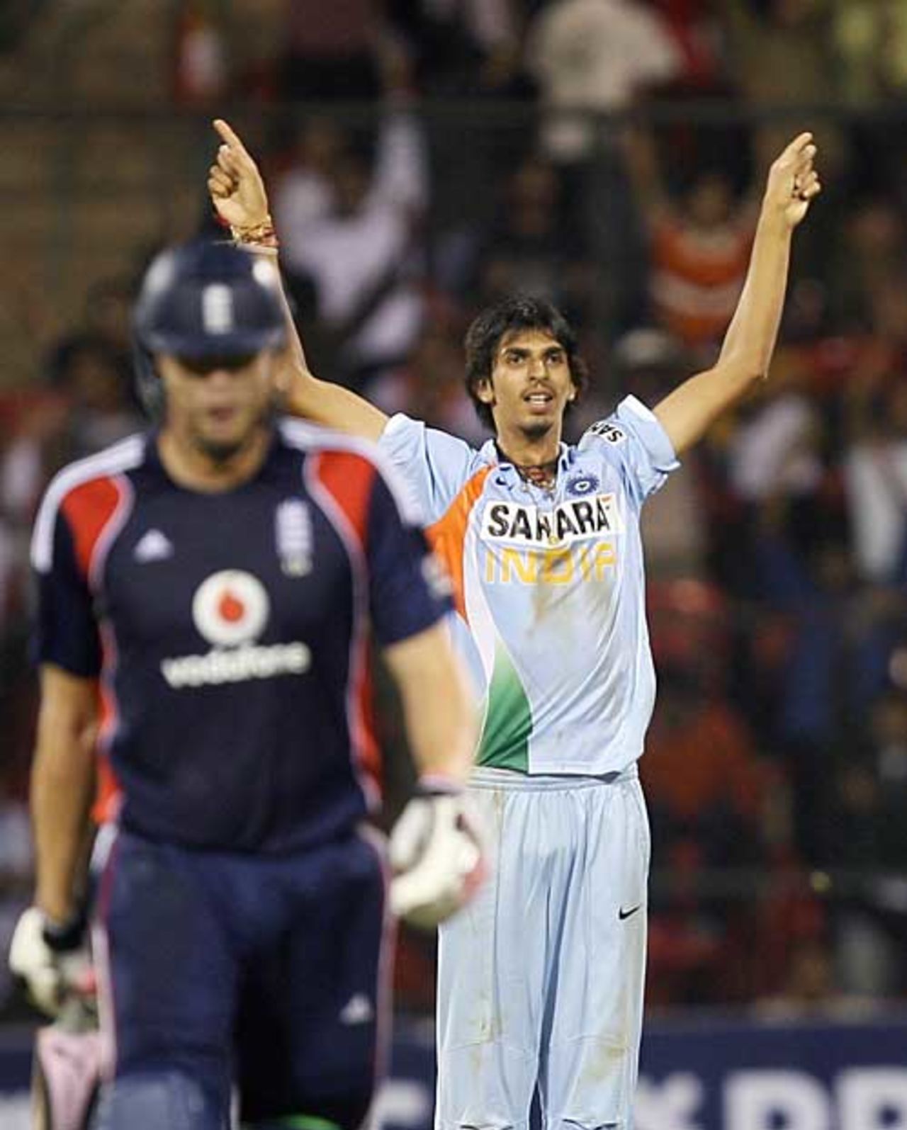 Ishant Sharma celebrates the key wicket of Andrew Flintoff, India v England, 4th ODI, Bangalore, November 23, 2008