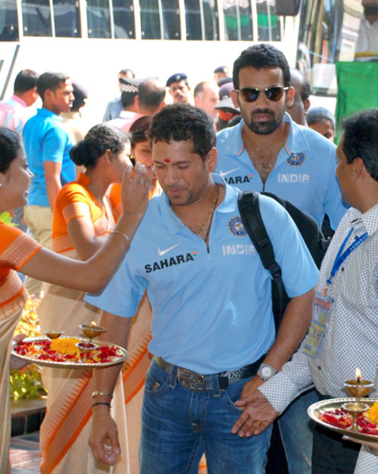 Sachin Tendulkar and Zaheer Khan get a traditional welcome as they arrive in Bhubaneswar, November 24, 2008