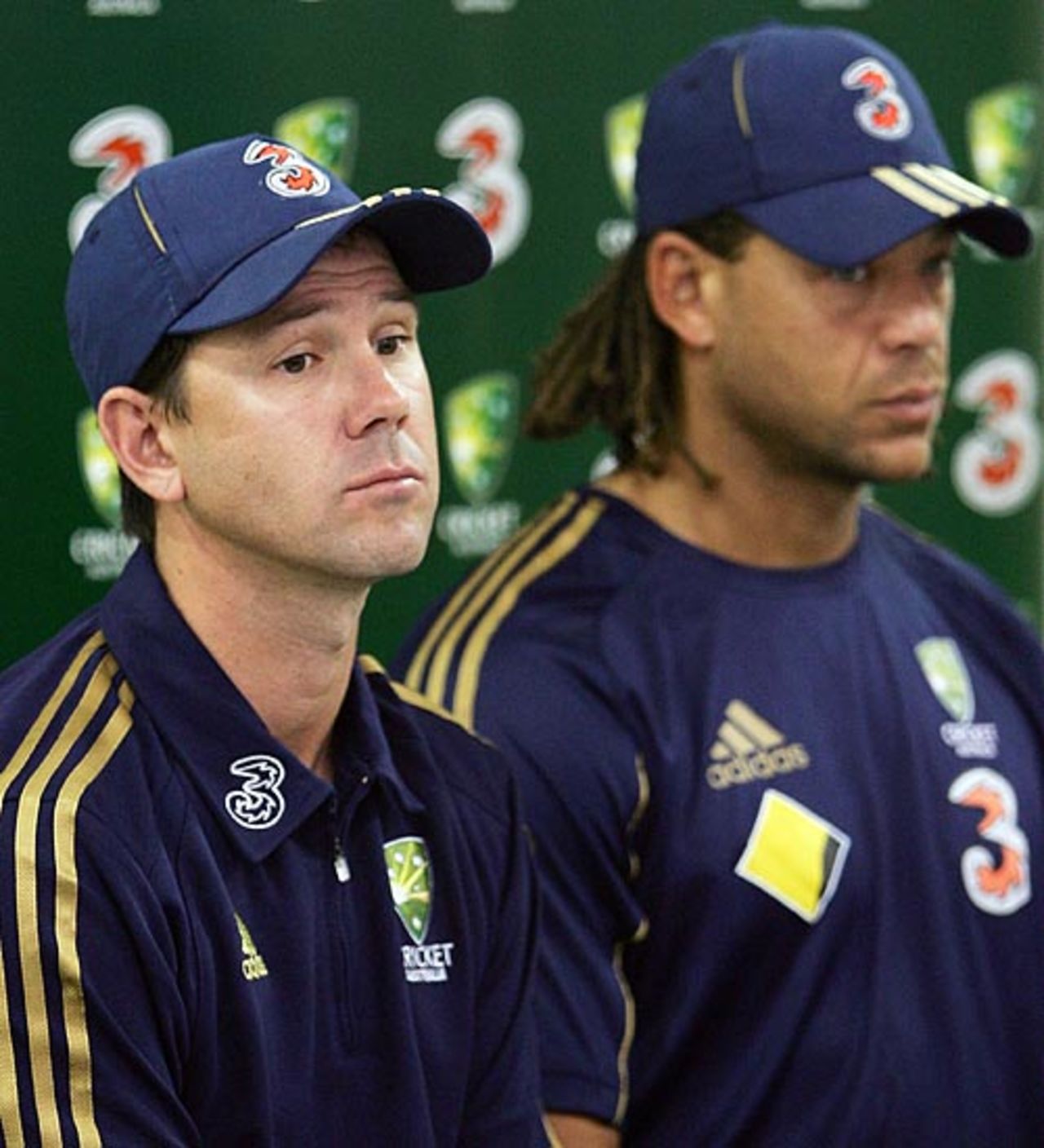 Ricky Ponting and Andrew Symonds take questions during a press conference, Adelaide, November 26, 2008