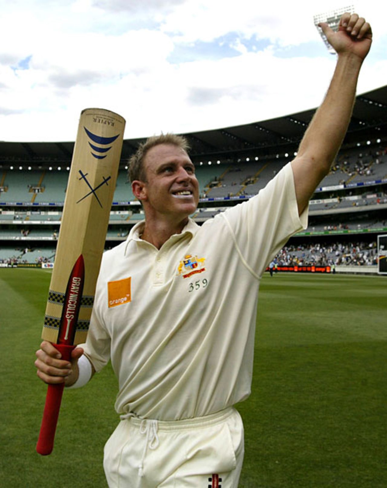 Matthew Hayden is ecstatic after Australia's nine-wicket win, Australia v South Africa, 2nd Test, Melbourne, 4th day, December 29, 2001
