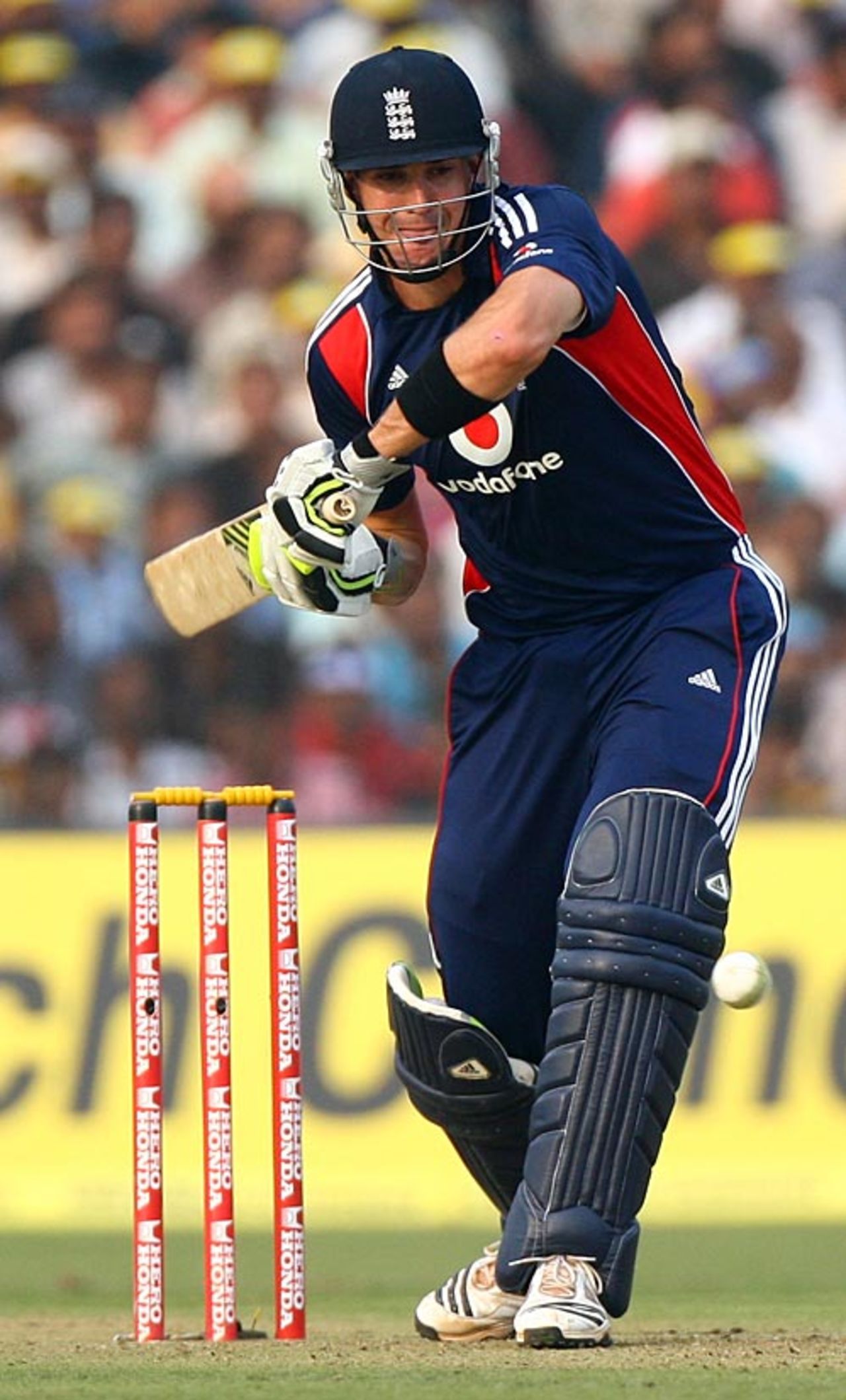 Kevin Pietersen is a picture of concentration, India v England, 5th ODI, Cuttack, November 26, 2008