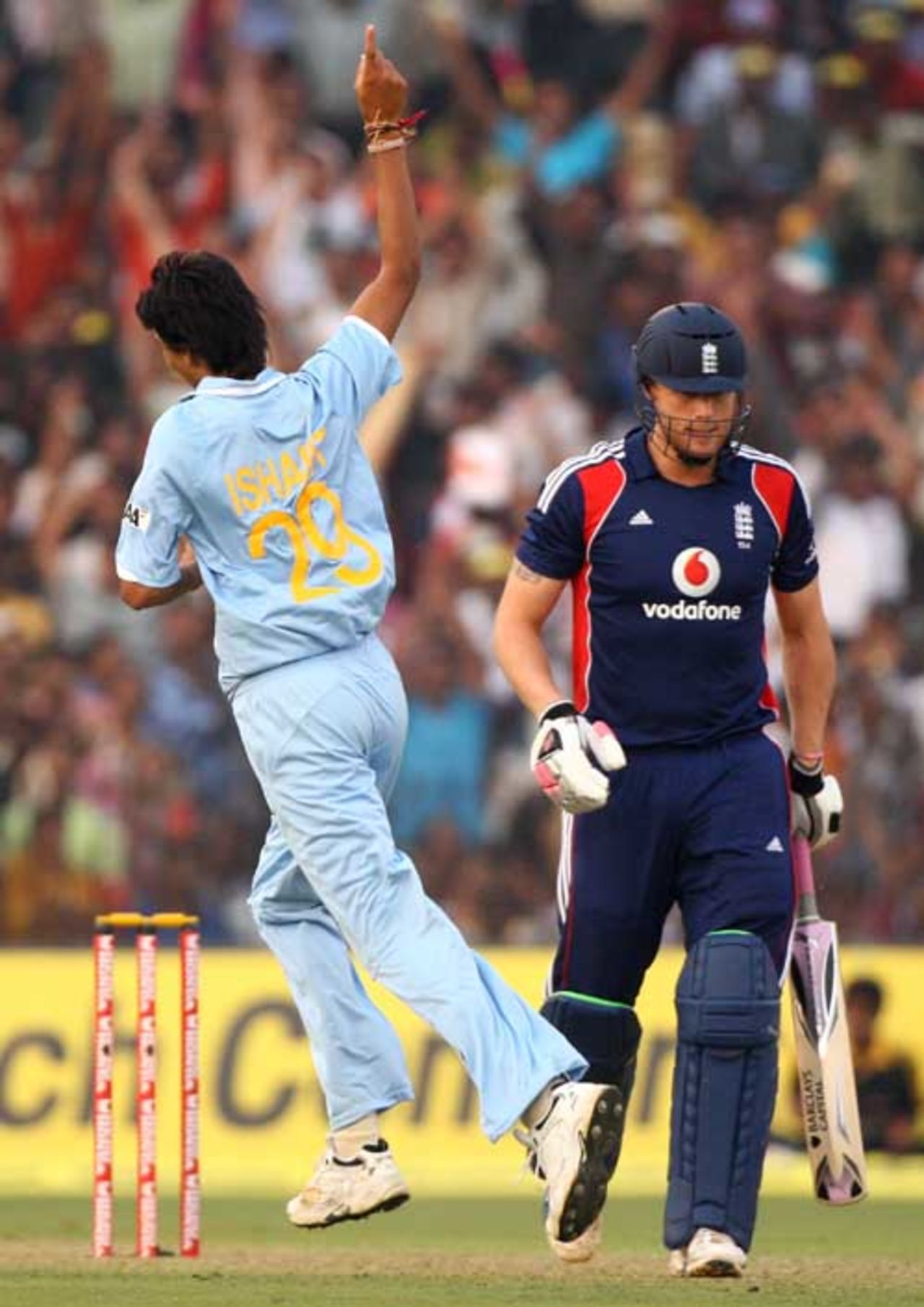 Ishant Sharma had Andrew Flintoff caught at slip, India v England, 5th ODI, Cuttack, November 26, 2008