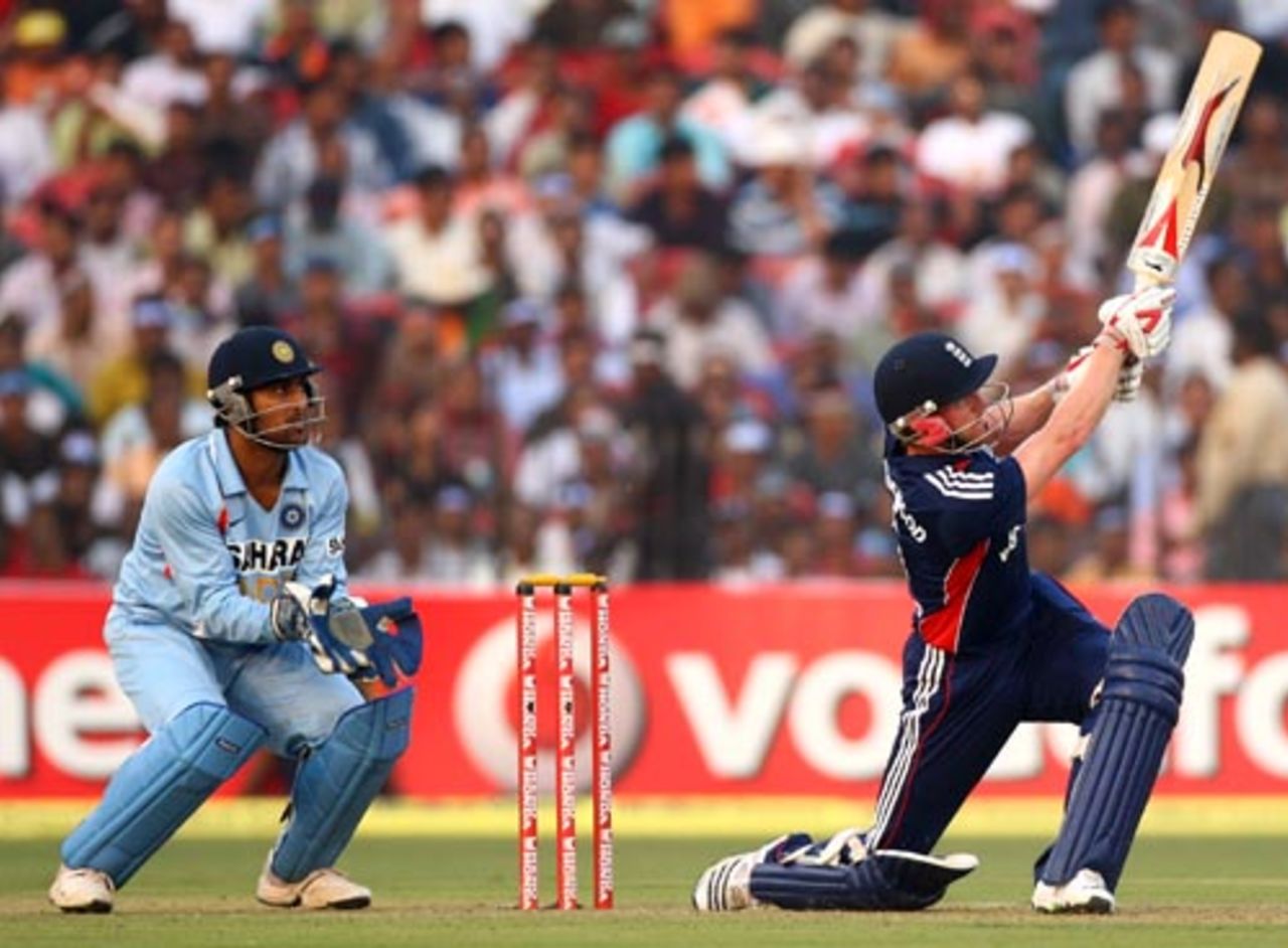 Paul Collingwood attempts the slog-sweep, India v England, 5th ODI, Cuttack, November 26, 2008