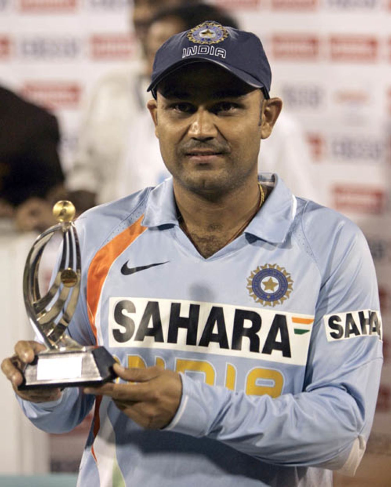 Virender Sehwag was awarded the Man of the Match, India v England, 5th ODI, Cuttack, November 26, 2008