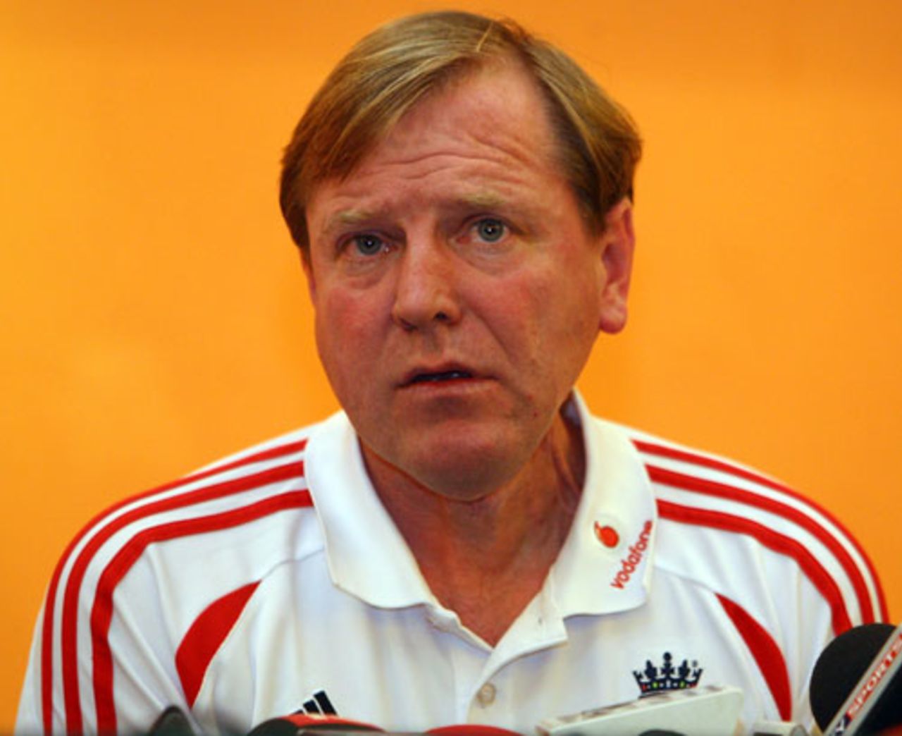 England's managing director Hugh Morris briefs the media on the situation after the terror strikes in Mumbai, Bhubaneswar, November 27, 2008