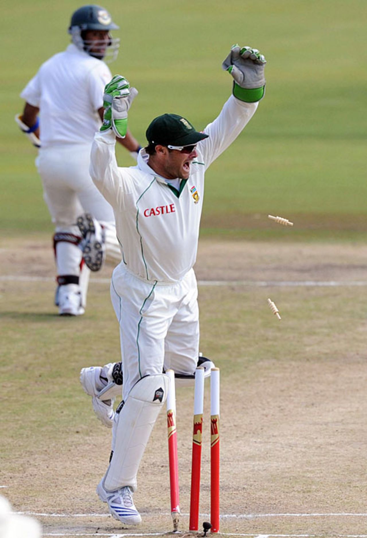 Mark Boucher celebrates the fall of Mohammad Ashraful from a direct hit from Hashim Amla, South Africa v Bangladesh, 2nd Test, Centurion, 3rd day, November 28, 2008