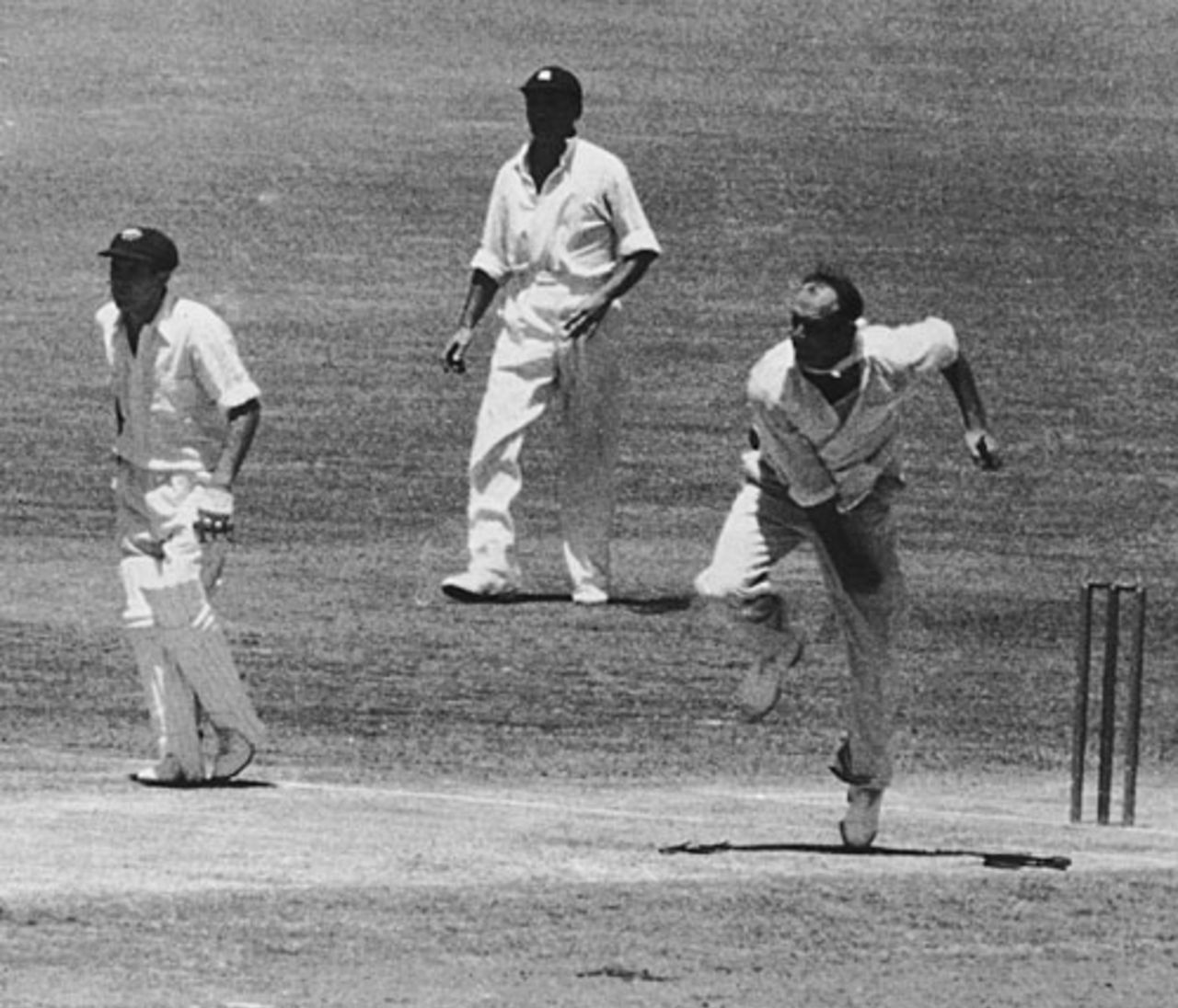 Frank Tyson picked up six wickets in the match, Australia v England, 4th Test, Adelaide, 4th day, January 28, 1955
