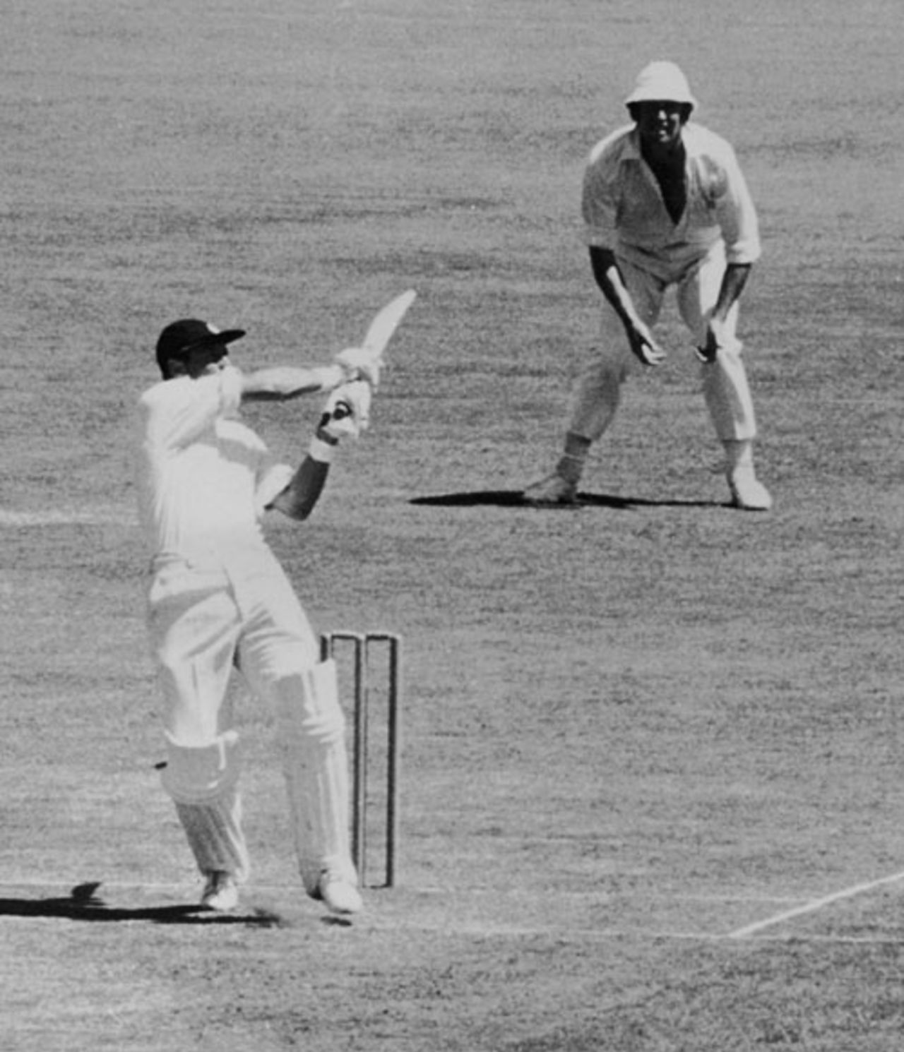 Geoff Boycott pulls, Australia v England, 4th Test, Sydney, 1st day, January 9, 1971