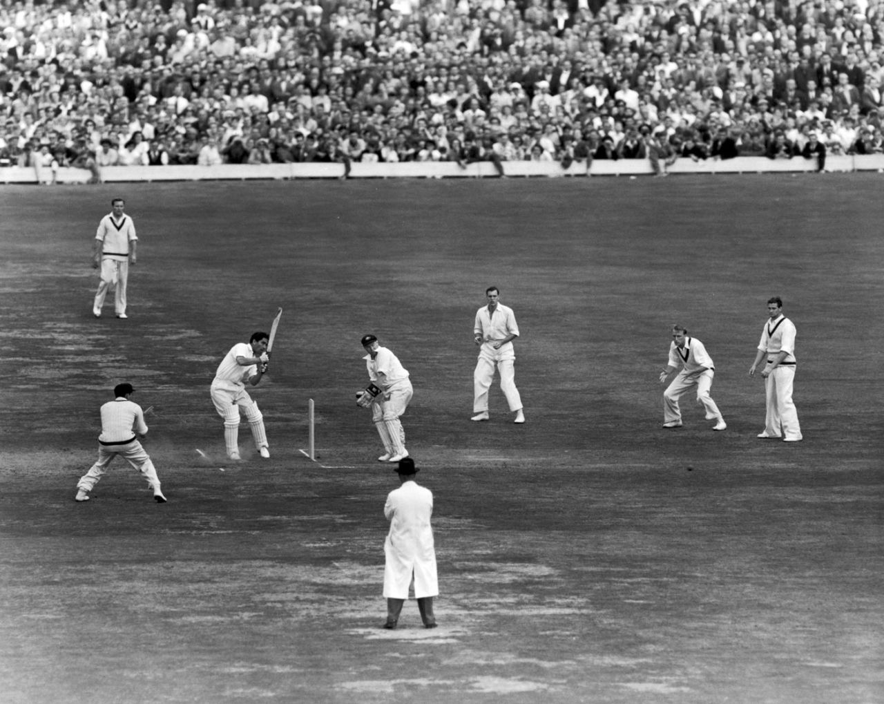 Denis Compton plays the hook shot, England v Australia, 5th Test, The Oval, 4th day, August 19, 1953