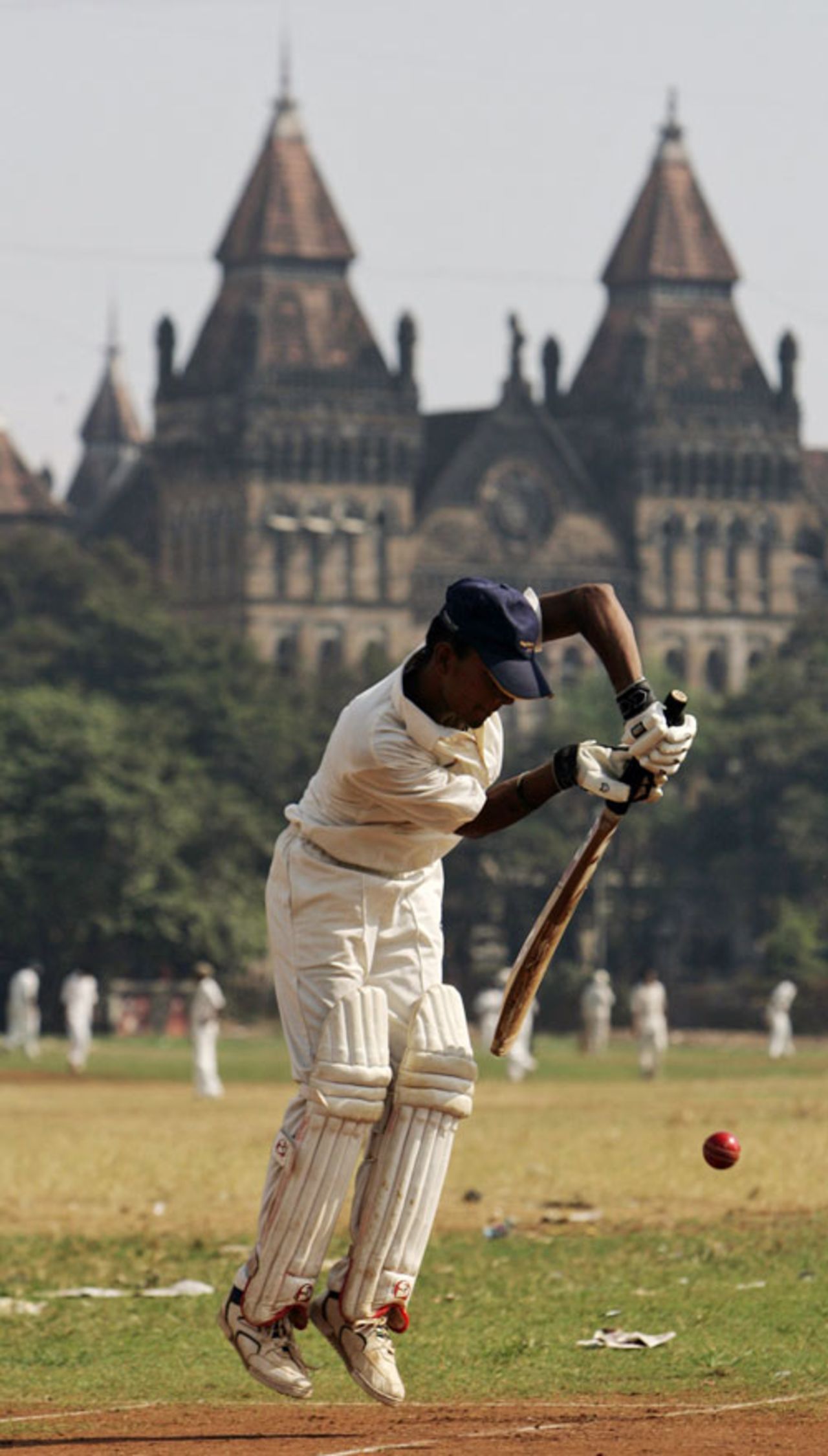 Cricket in the park against the backdrop of the Bombay High Court, Mumbai, December 2, 2008