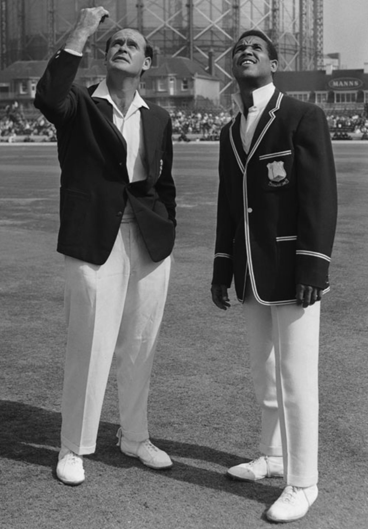 Brian Close tosses the coin while Garry Sobers waits to call , 5th Test, The Oval, 1st day, August 18, 1966
