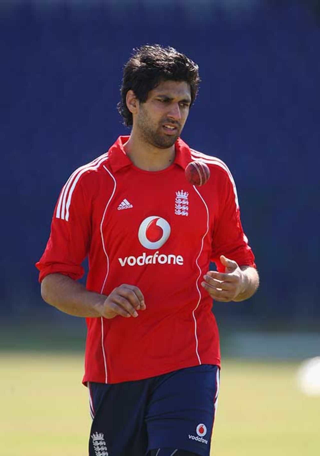 Amjad Khan prepares to bowl at the Sheikh Zayed Stadium, Abu Dhabi, December 7, 2008