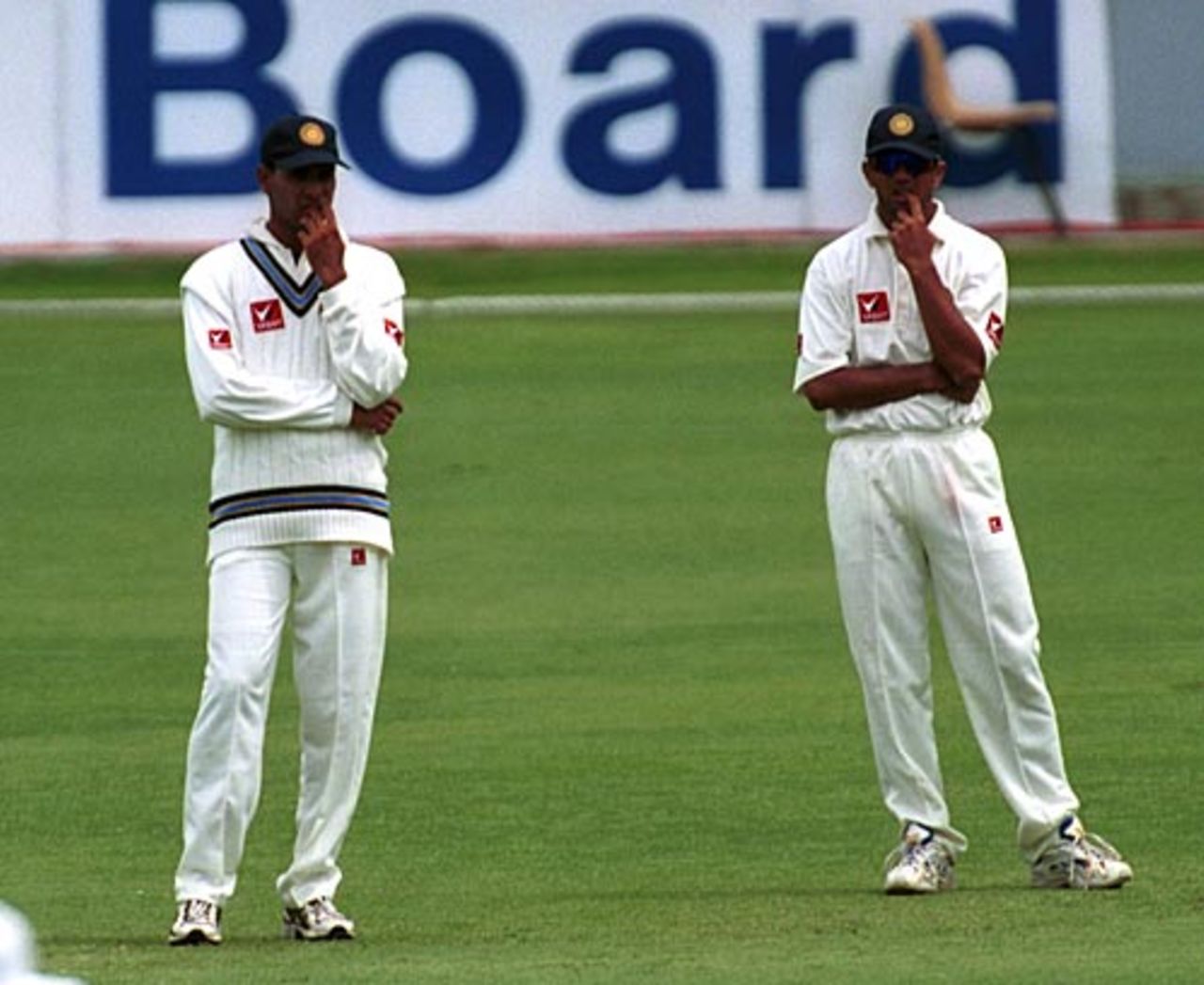VVS Laxman and Rahul Dravid look a little worried while fielding in the slips, Queensland v Indians, Brisbane, November 27, 1999