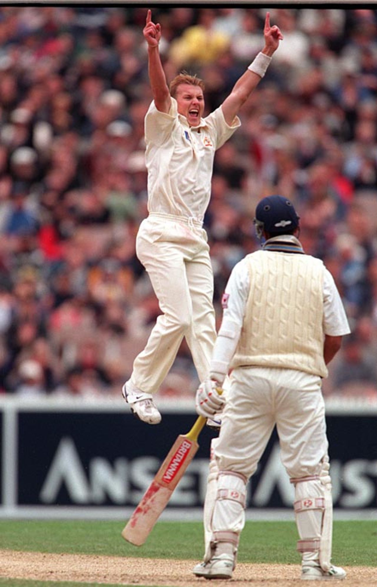 Brett Lee is ecstatic after getting Rahul Dravid out, Australia v India, 2nd Test, Melbourne, 3rd day, December 28, 1999