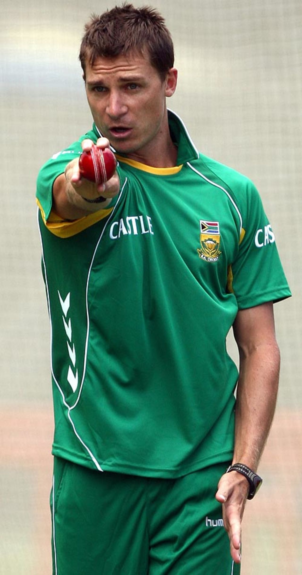 Dale Steyn takes aim, Perth, December 10, 2008