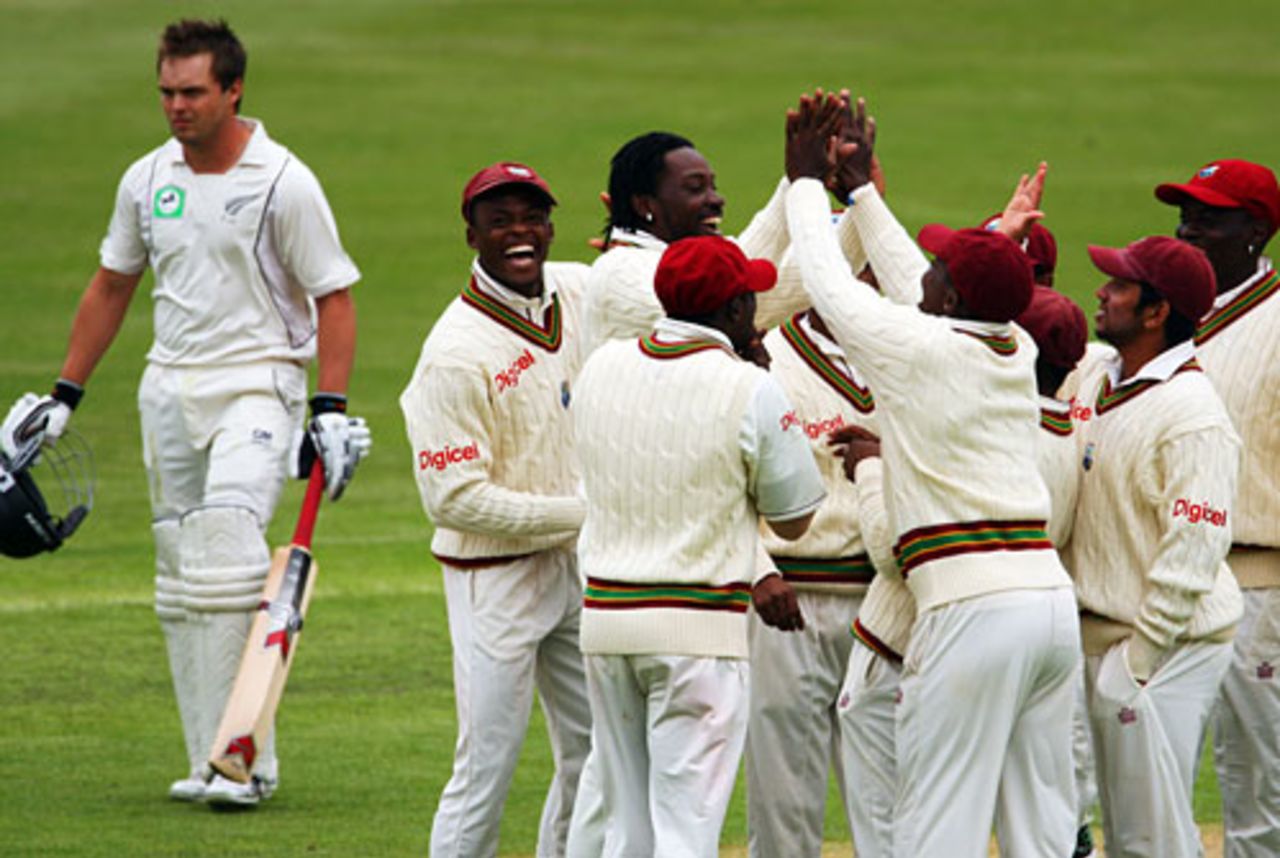 Chris Gayle celebrates with his team-mates after dismissing Daniel Flynn for 95, New Zealand v West Indies, 1st Test, Dunedin, 1st day, December 11, 2008