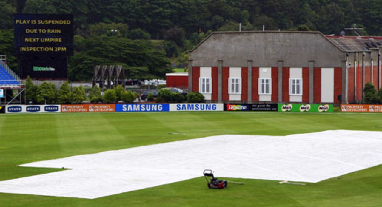 The covers are on at the University Oval, New Zealand v West Indies, 1st Test, Dunedin, 2nd day, December 12, 2008