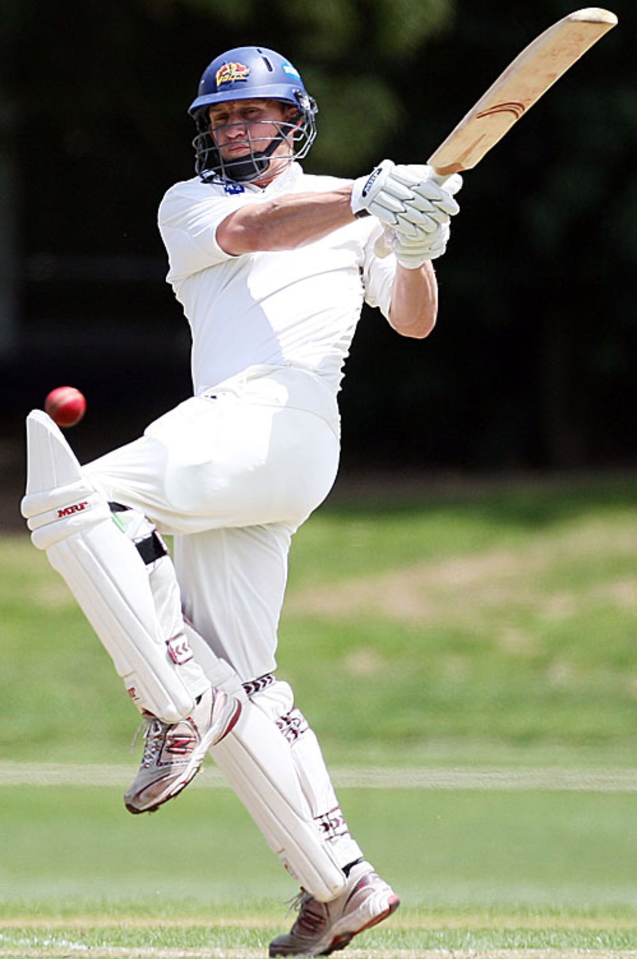 Craig Cumming swivels and pulls during his 105, Auckland v Otago, State Championship, Auckland, 1st day, December 13, 2008