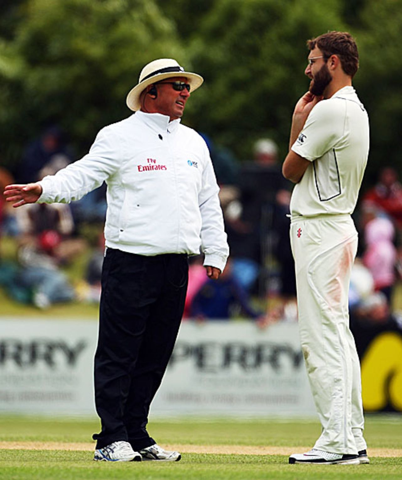 Umpire Mark Benson has a word with Daniel Vettori, New Zealand v West Indies, 1st Test, Dunedin, 4th day, December 14, 2008