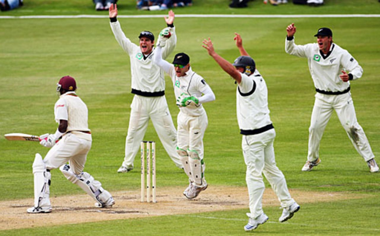New Zealand celebrate the dismissal of Jerome Taylor, New Zealand v West Indies, 1st Test, Dunedin, 4th day, December 14, 2008