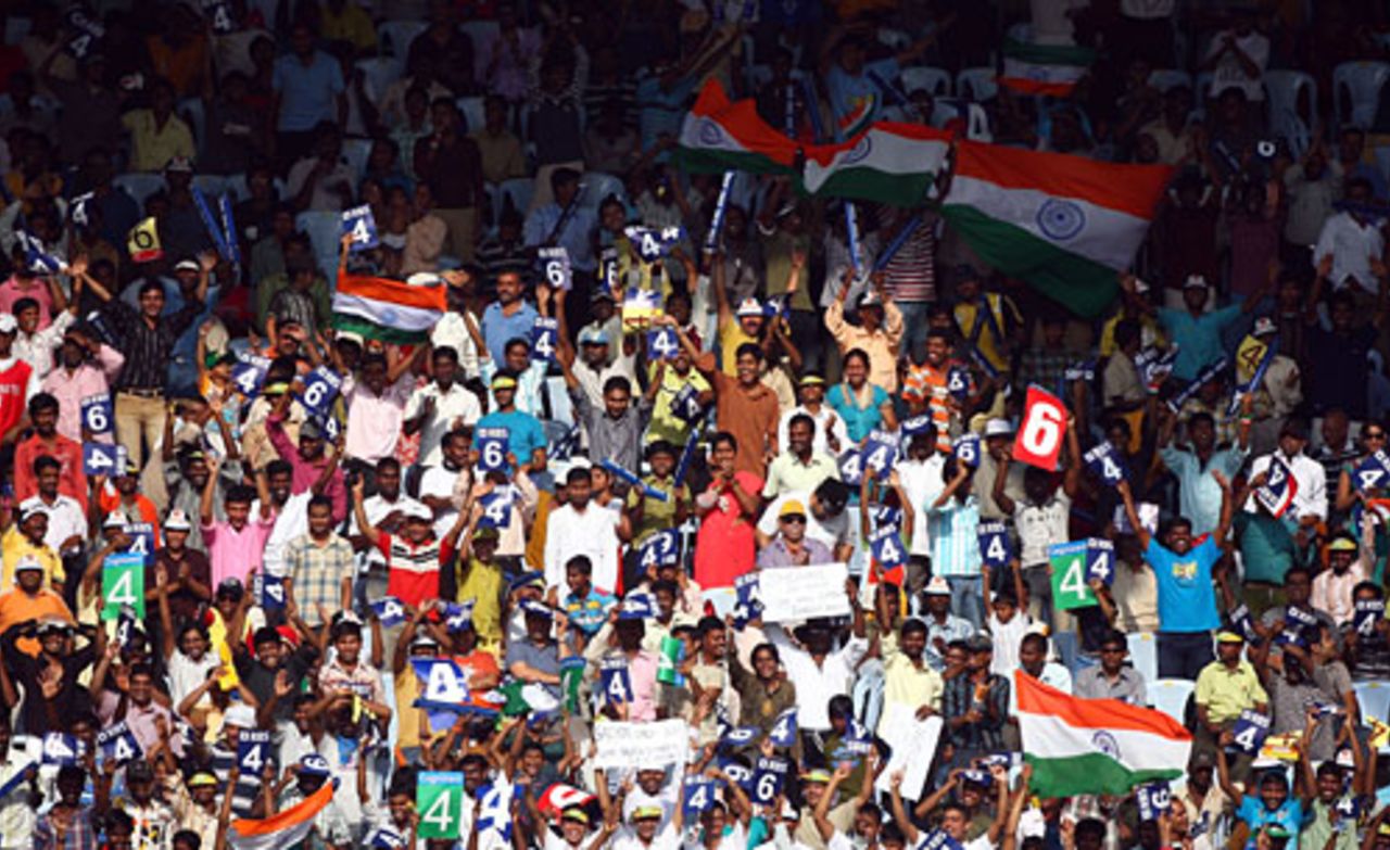 Fans cheer for India as they get off to a flier, India v England, 1st Test, Chennai, 4th day, December 14, 2008