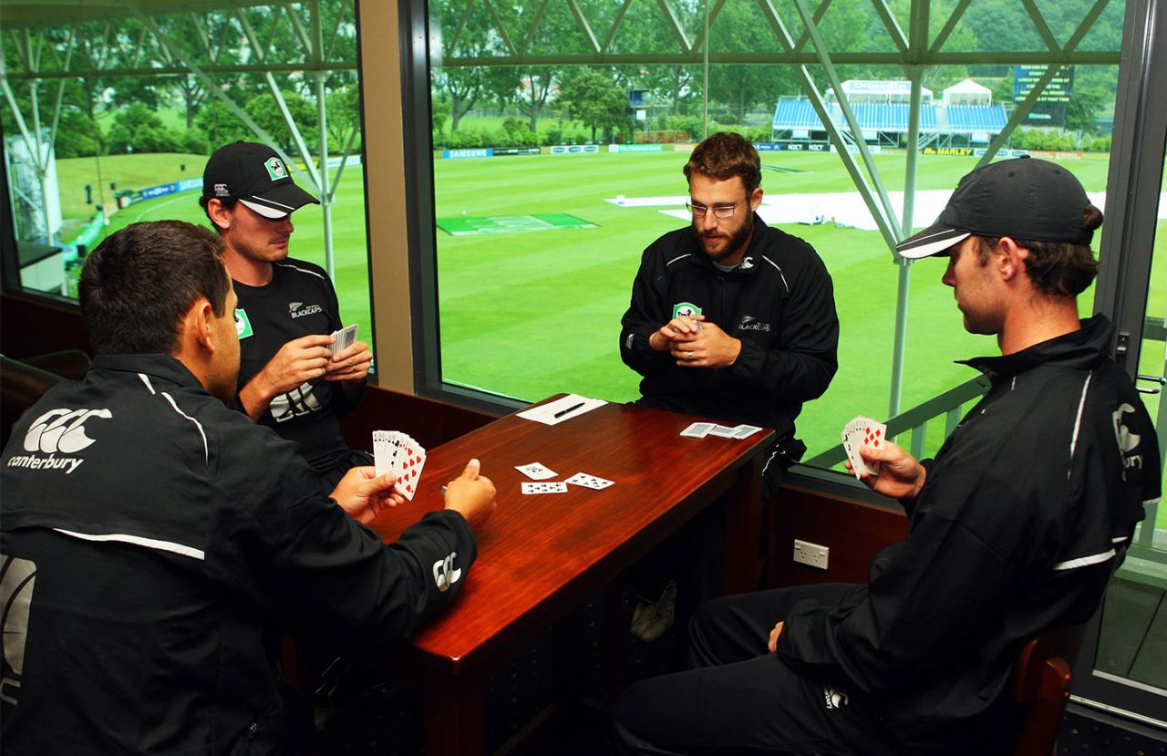 Daniel Vettori, James Franklin, Kyle Mills and Ross Taylor play a game of cards, New Zealand v West Indies, 1st Test, Dunedin, 5th day, December 15, 2008