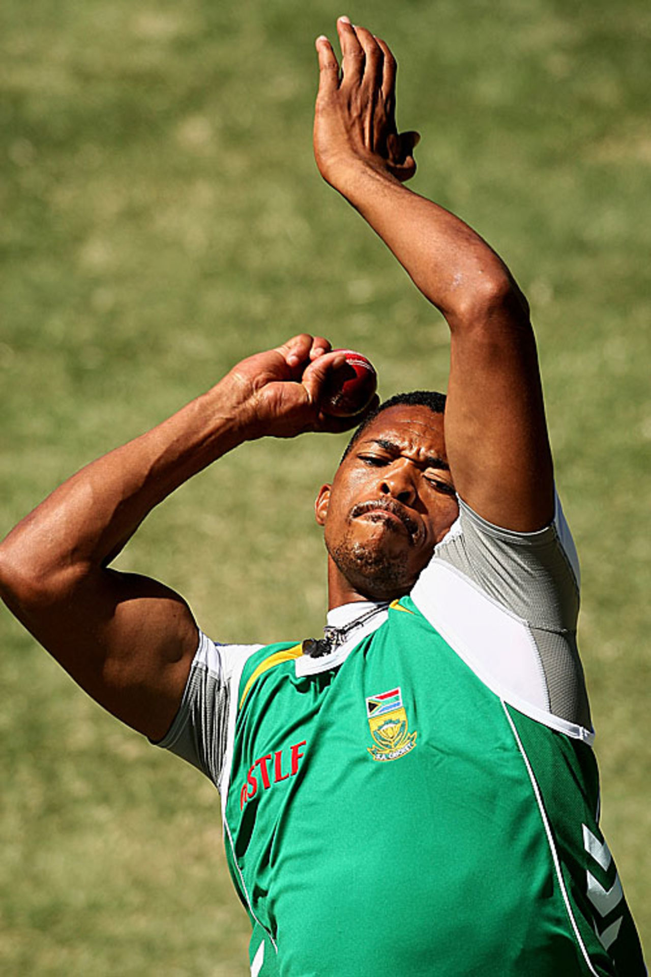 Makhaya Ntini lets it rip at the nets, Perth, December 16, 2008