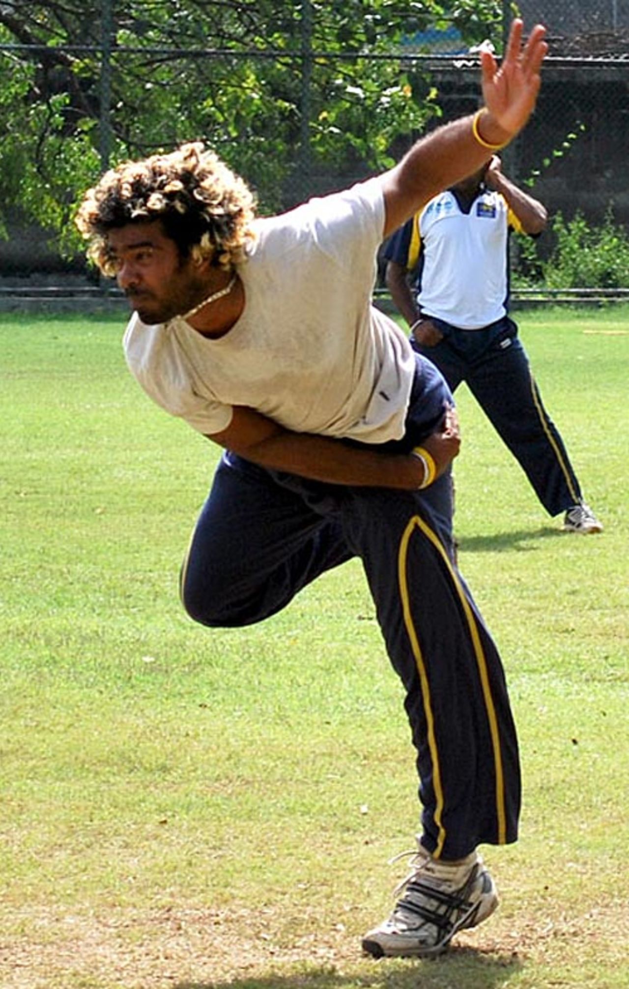 Lasith Malinga swings into action, Colombo, December 16, 2008