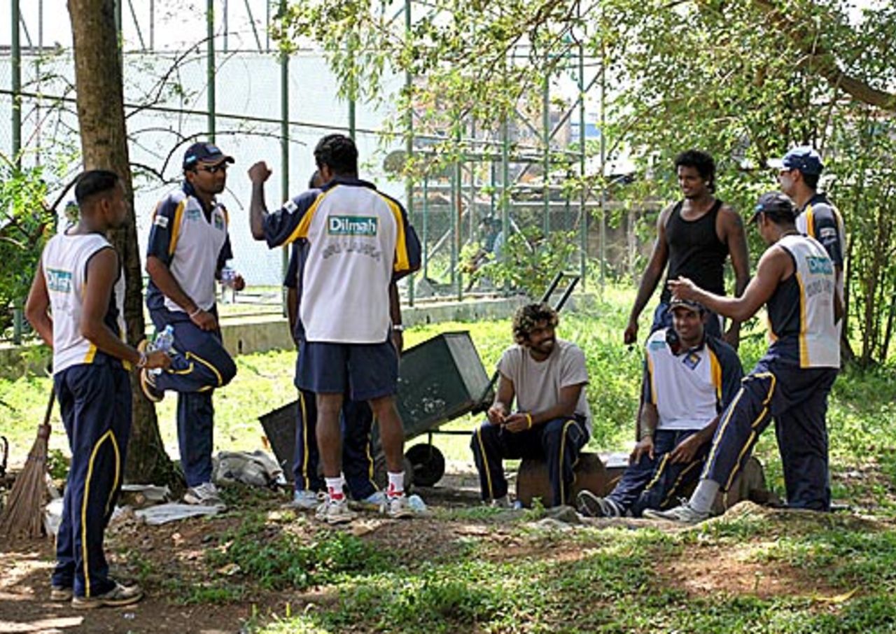 The Sri Lankan team take a break during practice, Colombo, December 16, 2008