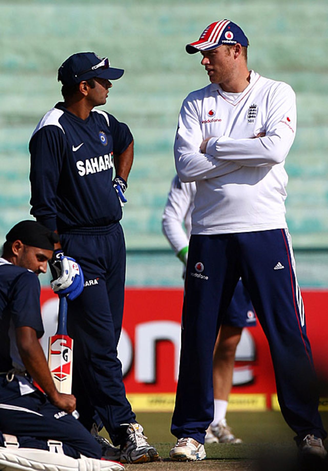 Andrew Flintoff has a chat with Rahul Dravid, Mohali, December 18, 2008