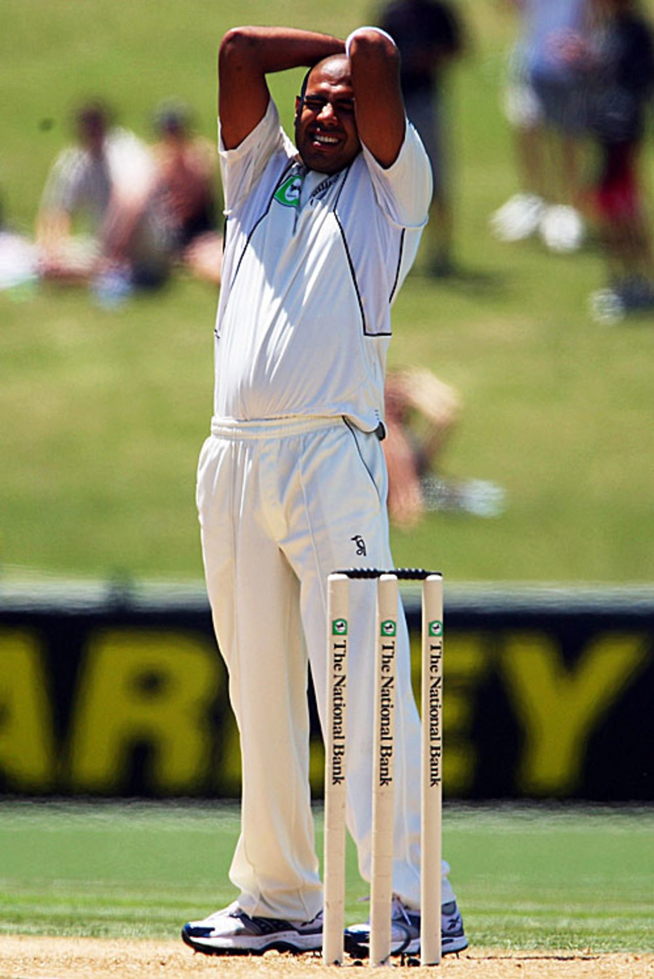Jeetan Patel rues a dropped catch off his own bowling, New Zealand v West Indies, 2nd Test, Napier, 1st day, December 19, 2008