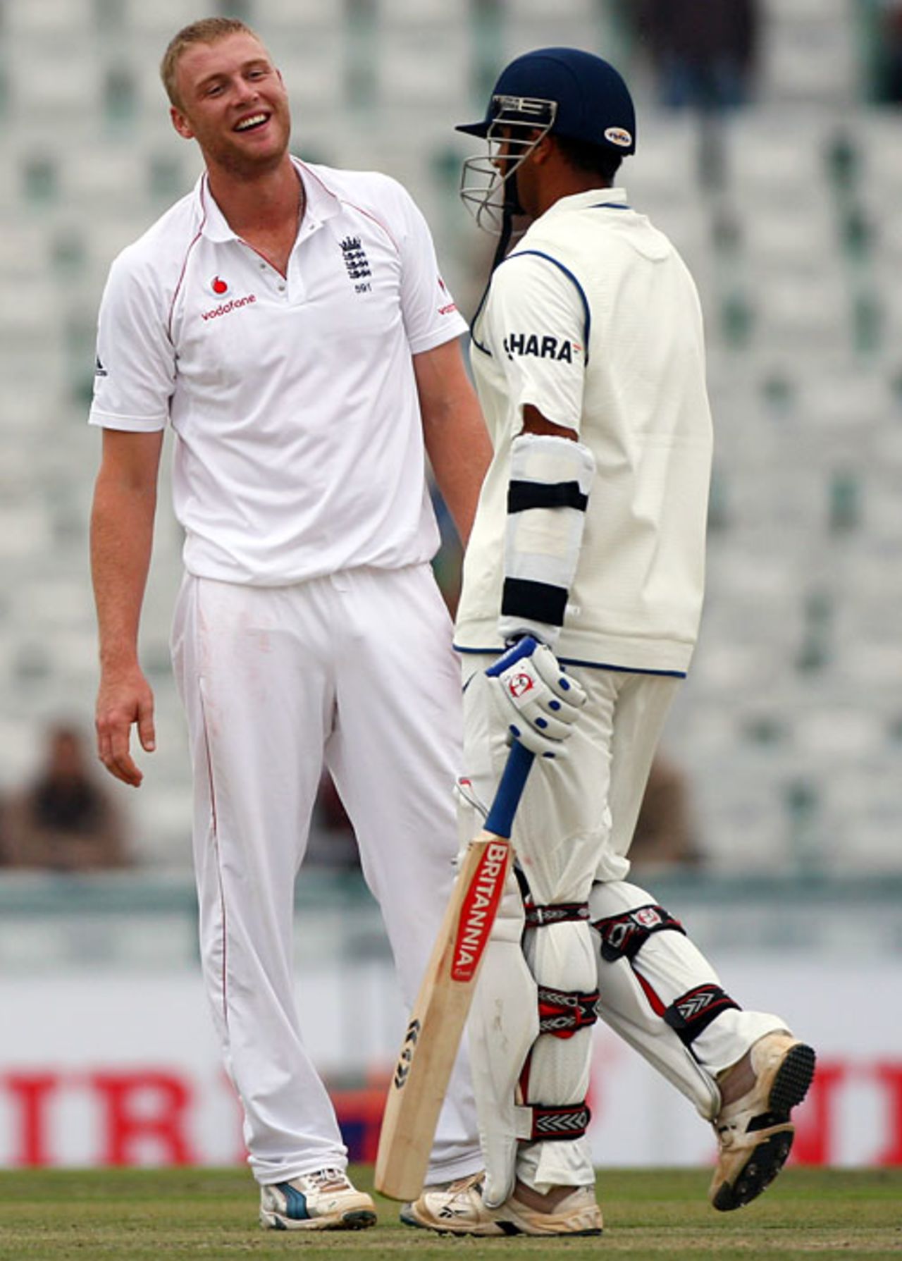 Andrew Flintoff has a word with Rahul Dravid, India v England, 2nd Test, Mohali, 1st day, December 19, 2008