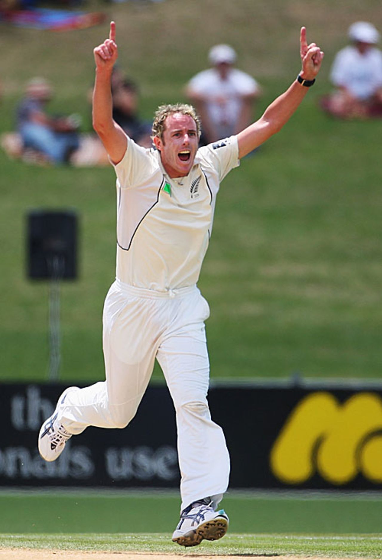 Iain O'Brien finished with career-best figures of 6 for 75, New Zealand v West Indies, 2nd Test, Napier, 2nd day, December 20, 2008