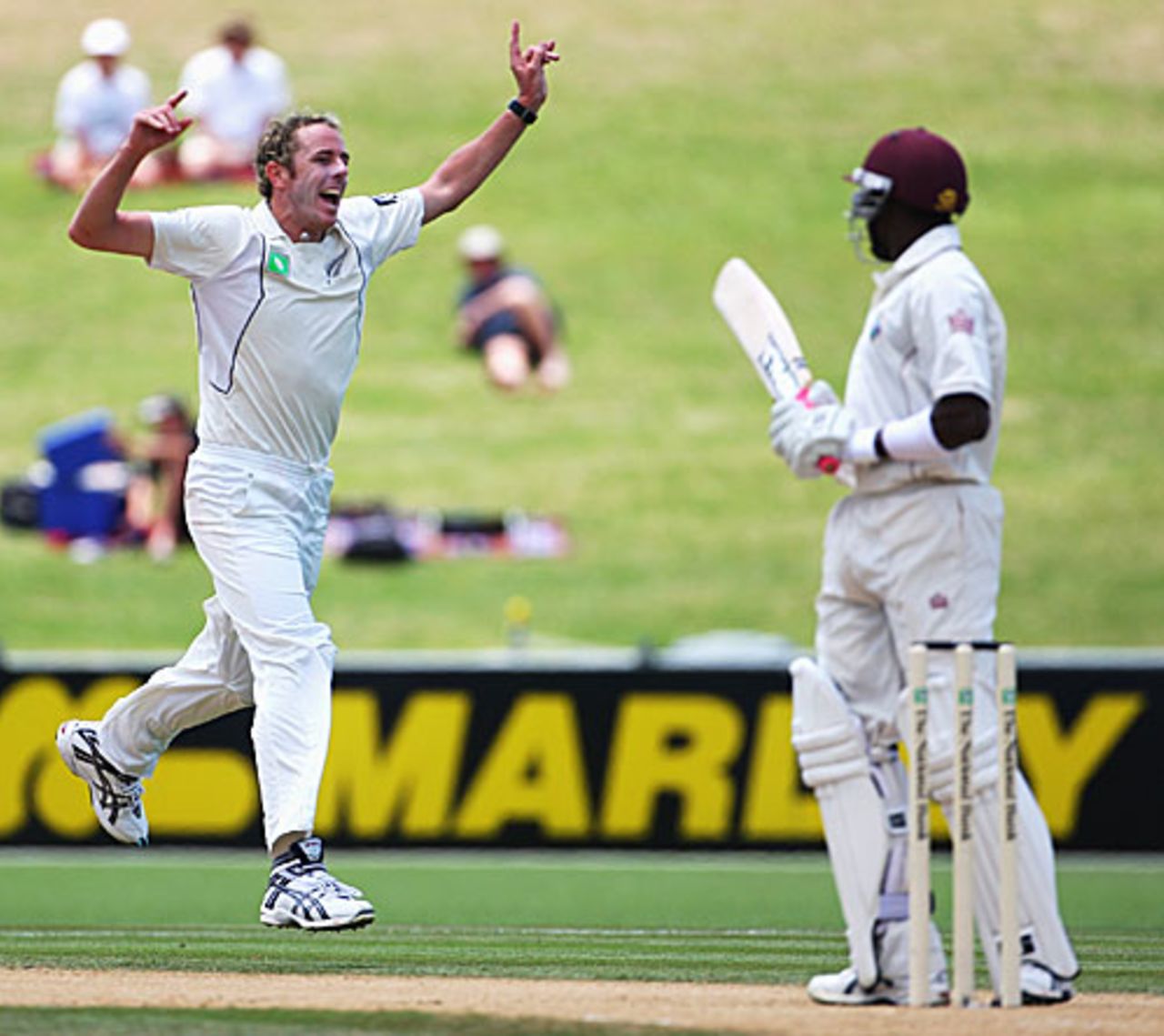 Iain O'Brien gets rid of Jerome Taylor for 17, New Zealand v West Indies, 2nd Test, Napier, 2nd day, December 20, 2008