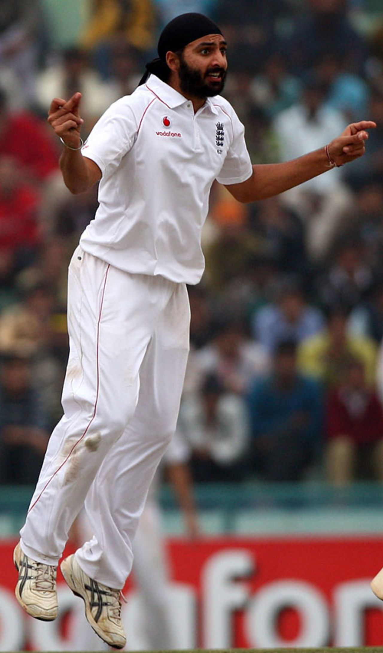 Monty Panesar is jubilant after getting rid of Yuvraj Singh, India v England, 2nd Test, Mohali, 2nd day, December 20, 2008
