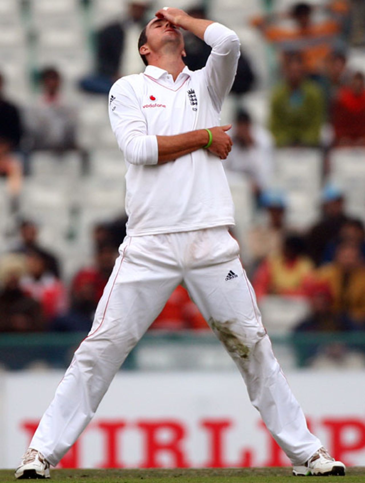 A brief moment of anguish for Kevin Pietersen on an otherwise fruitful day, India v England, 2nd Test, Mohali, 2nd day, December 20, 2008